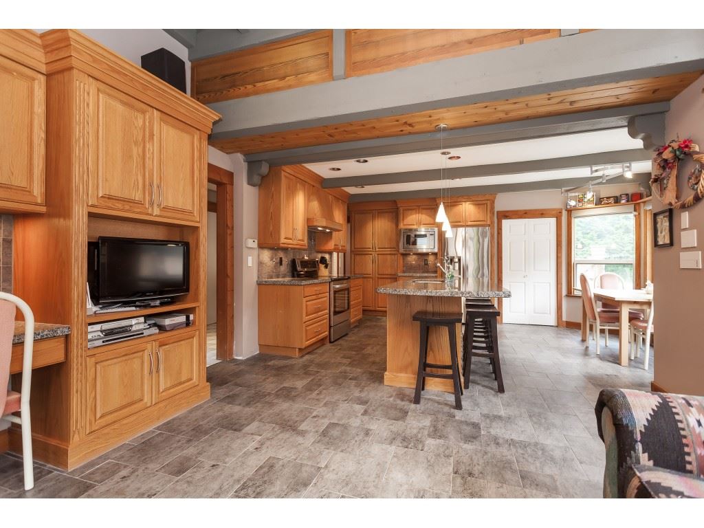 2, 23165 Old Yale Road, Langley, BC, V2Z 2V3 R2489880 Sherman Foster