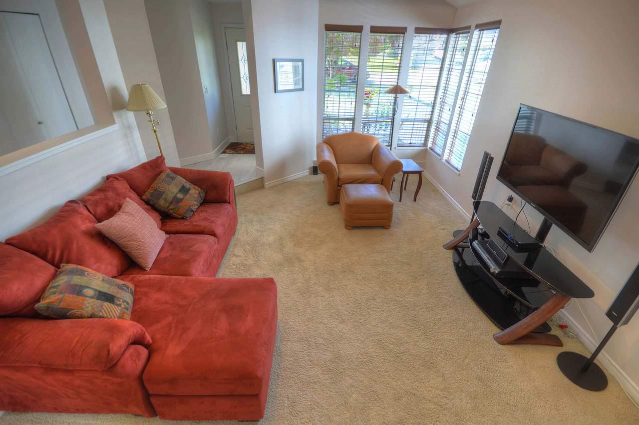 637 Lost Lake Drive, Coquitlam, BC, V3C 5G4 R2491137 Amber Unique