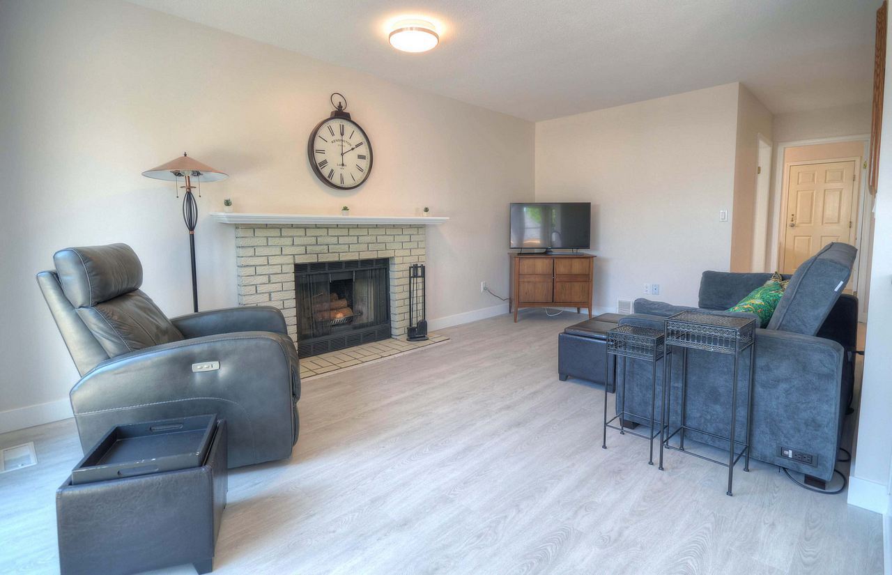 637 Lost Lake Drive, Coquitlam, BC, V3C 5G4 R2491137 Amber Unique