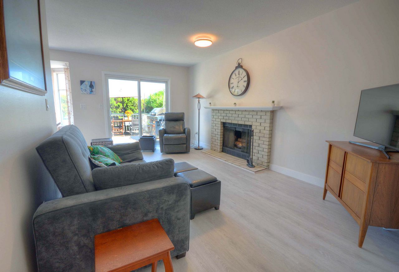 637 Lost Lake Drive, Coquitlam, BC, V3C 5G4 R2491137 Amber Unique