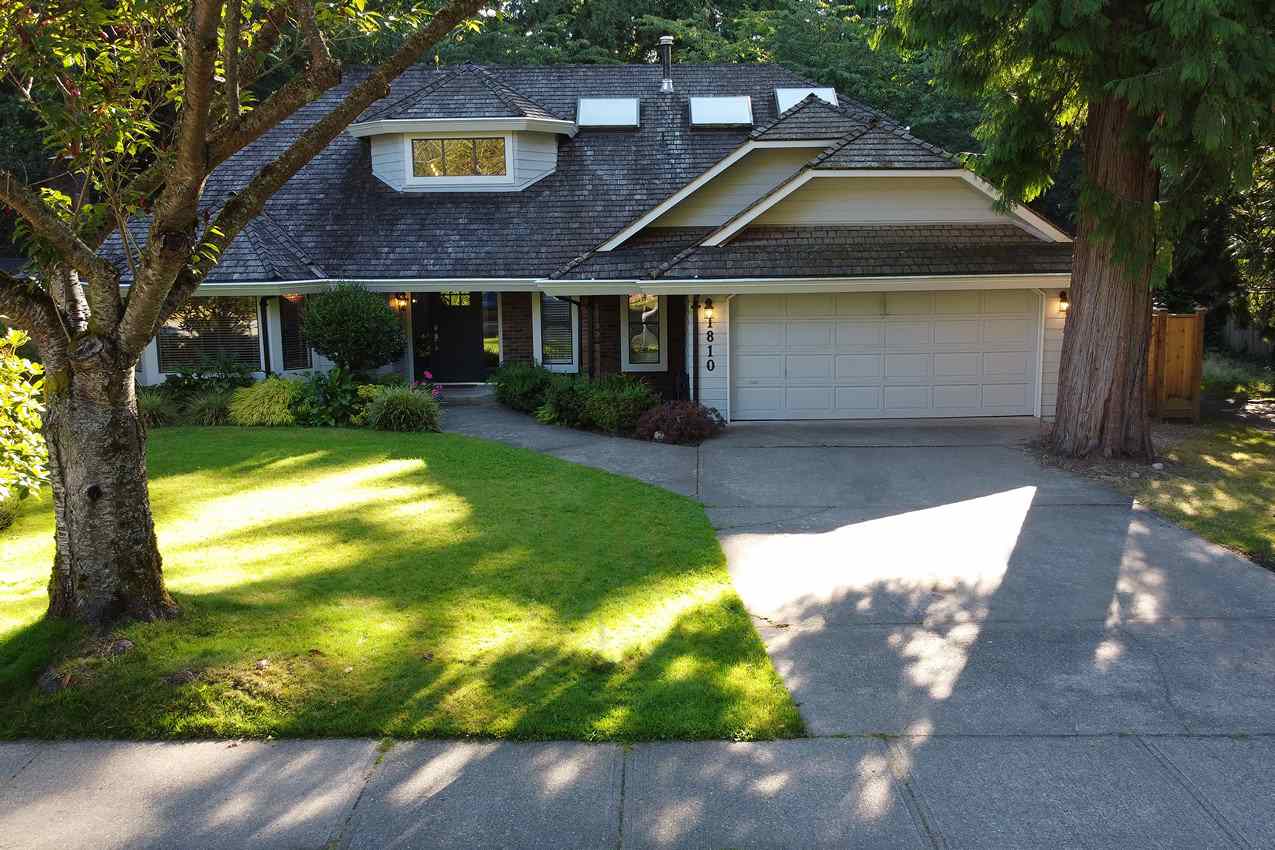 1810 Amble Greene Boulevard, Surrey, BC, V4A 6S5 • R2494123