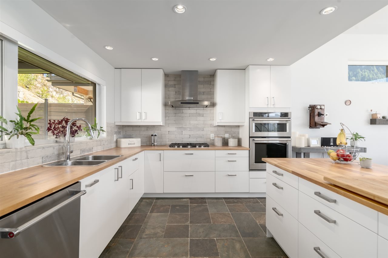 2211 Crumpit Woods Drive, Squamish, BC, V8B 0T6 R2494676 Jenna Franze Personal Real Estate