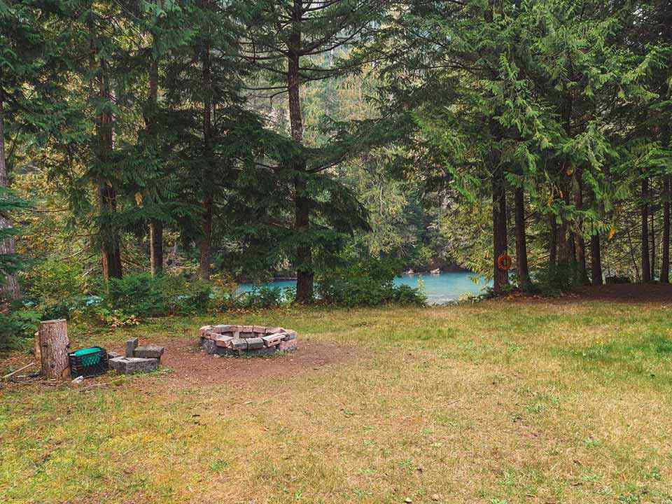 9047 Paradise Valley Road, Squamish, BC, V0N 1T0 R2499644 Petra