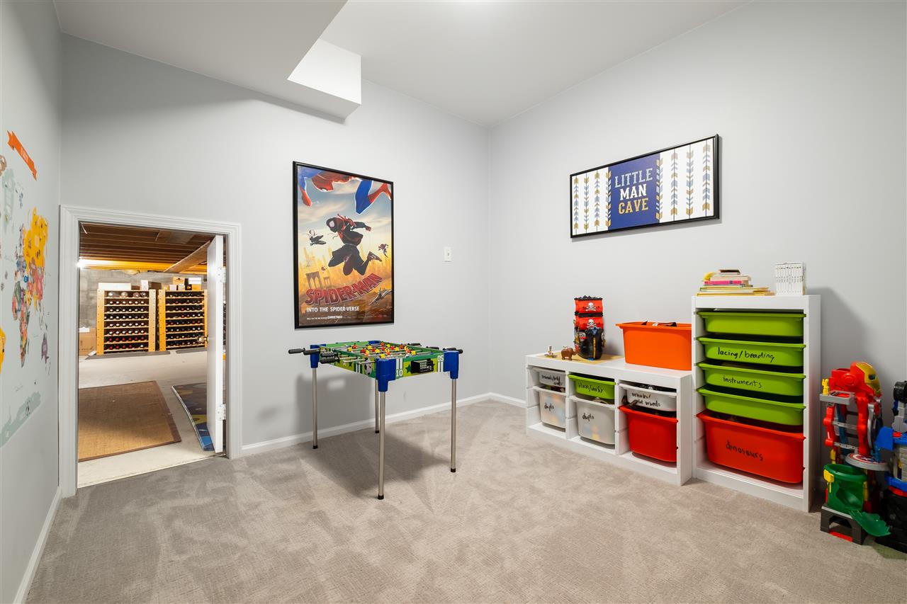 2545 Edgemont Blvd, North Vancouver, BC, V7R 2M9 R2506259 Carleigh