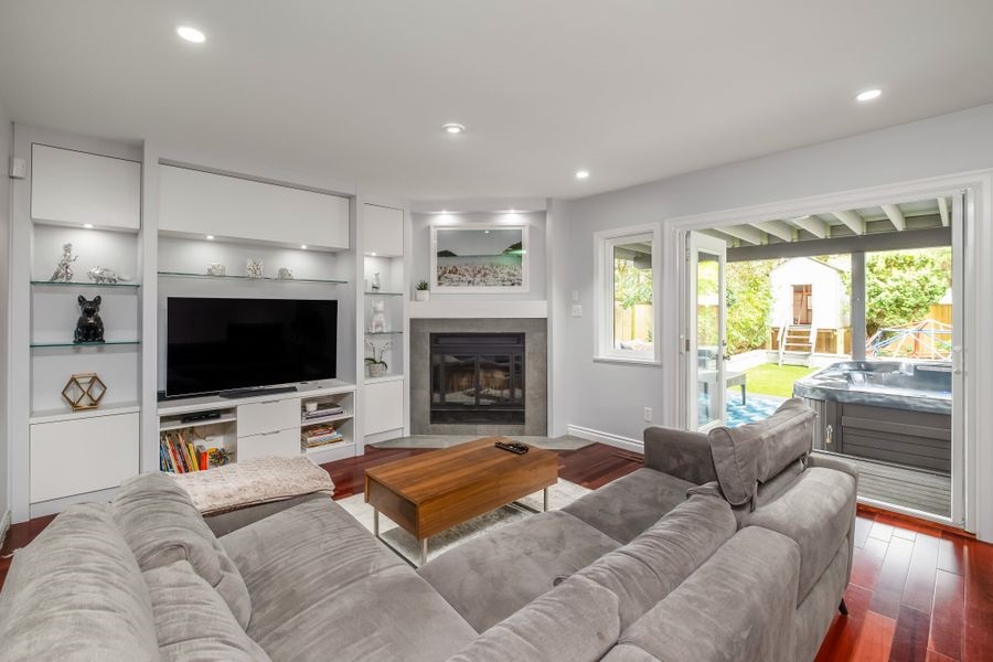 2545 Edgemont Blvd, North Vancouver, BC, V7R 2M9 R2506259 Carleigh