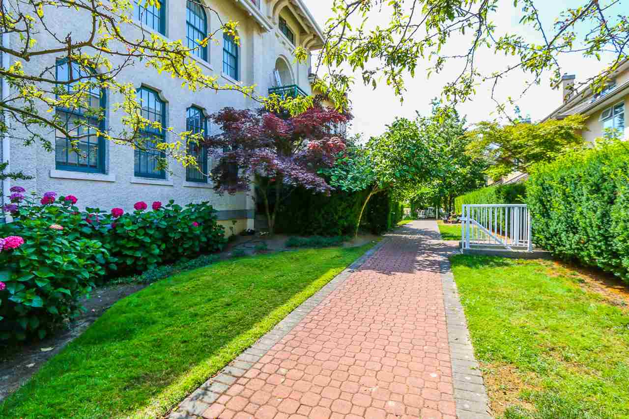 12 868 Cassiar Street Vancouver BC V5K 4N6 R2508022 Lara Davis 12-868-cassiar-street-vancouver-bc-v5k-4n6-r2508022-lara-davis