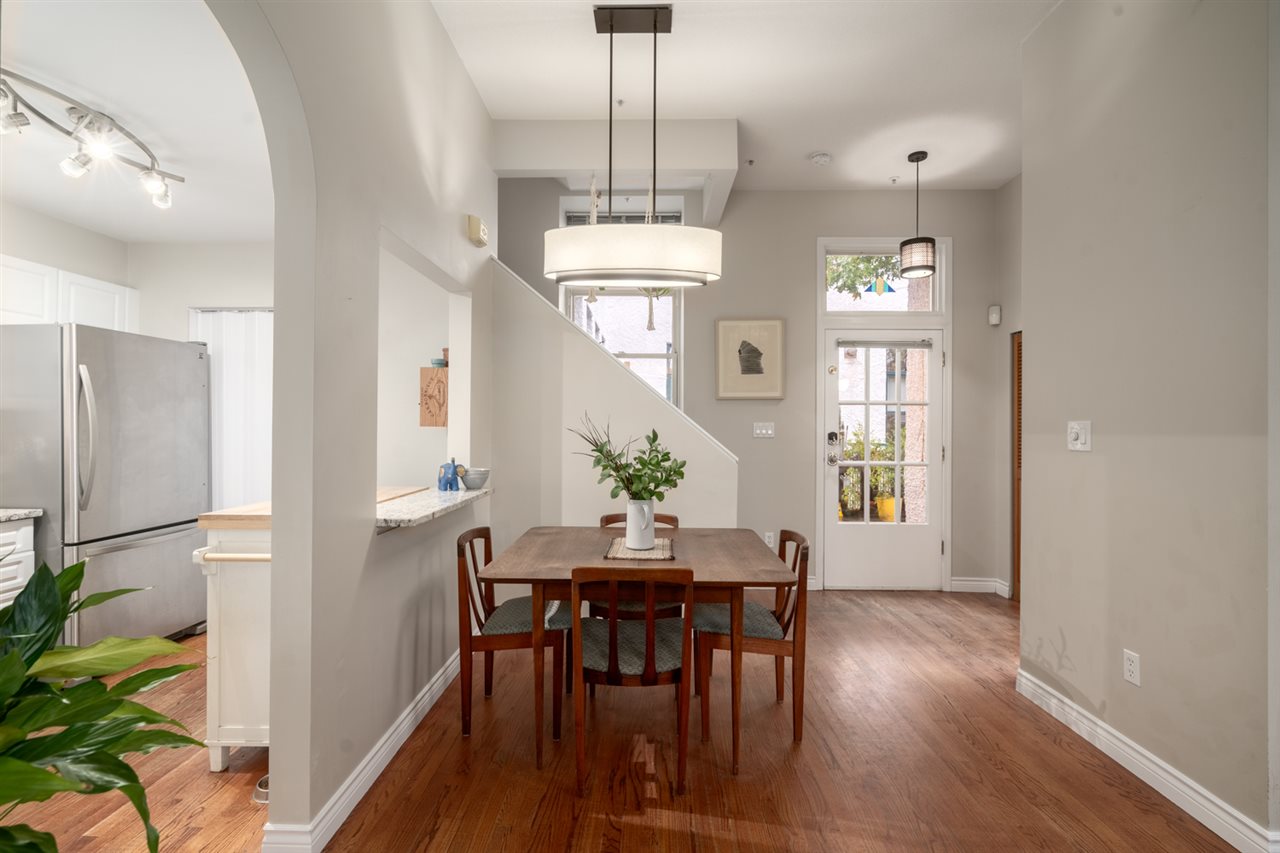 12 868 Cassiar Street Vancouver BC V5K 4N6 R2508022 Lara Davis 12-868-cassiar-street-vancouver-bc-v5k-4n6-r2508022-lara-davis