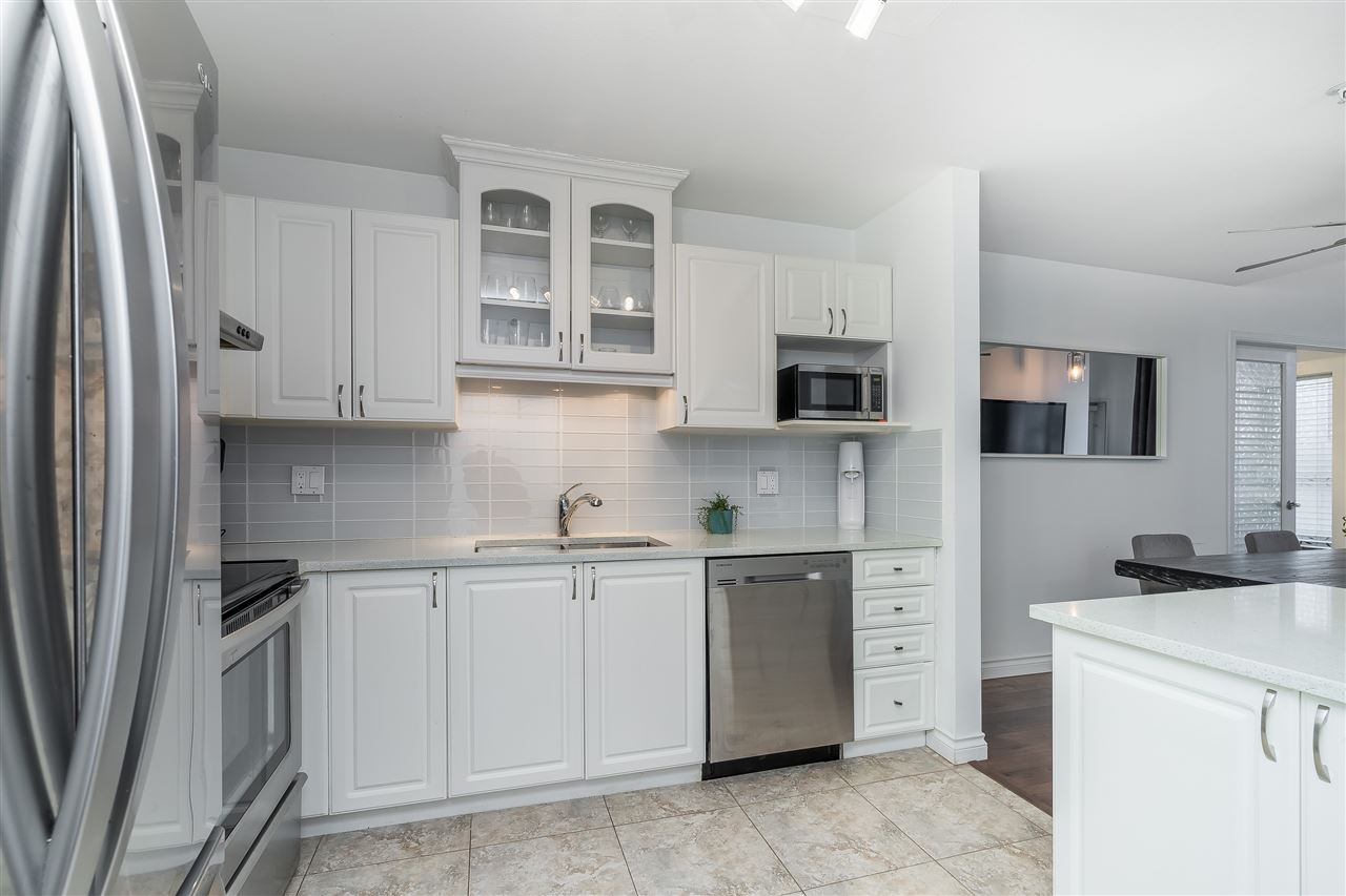 423 2551 Parkview Lane, Port Coquitlam, BC, V3C 6J8 R2540934 Chris