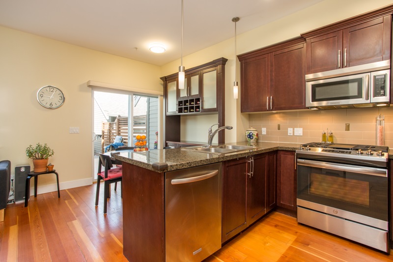 263 Salter Street, New Westminster, BC, V3M 0B5 R2551692 Matt