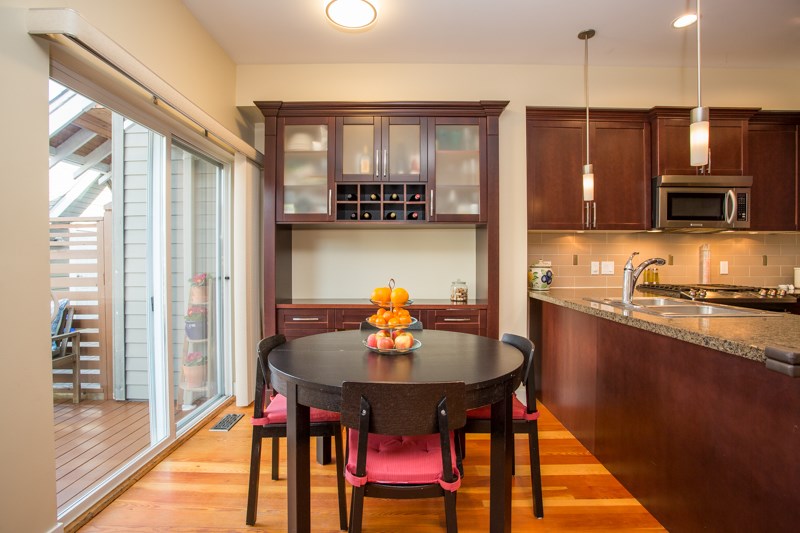 263 Salter Street, New Westminster, BC, V3M 0B5 R2551692 Matt