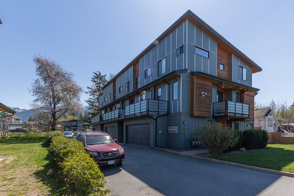 2 40126 Government Road, Squamish, BC, V8B 0N7 R2571042 David