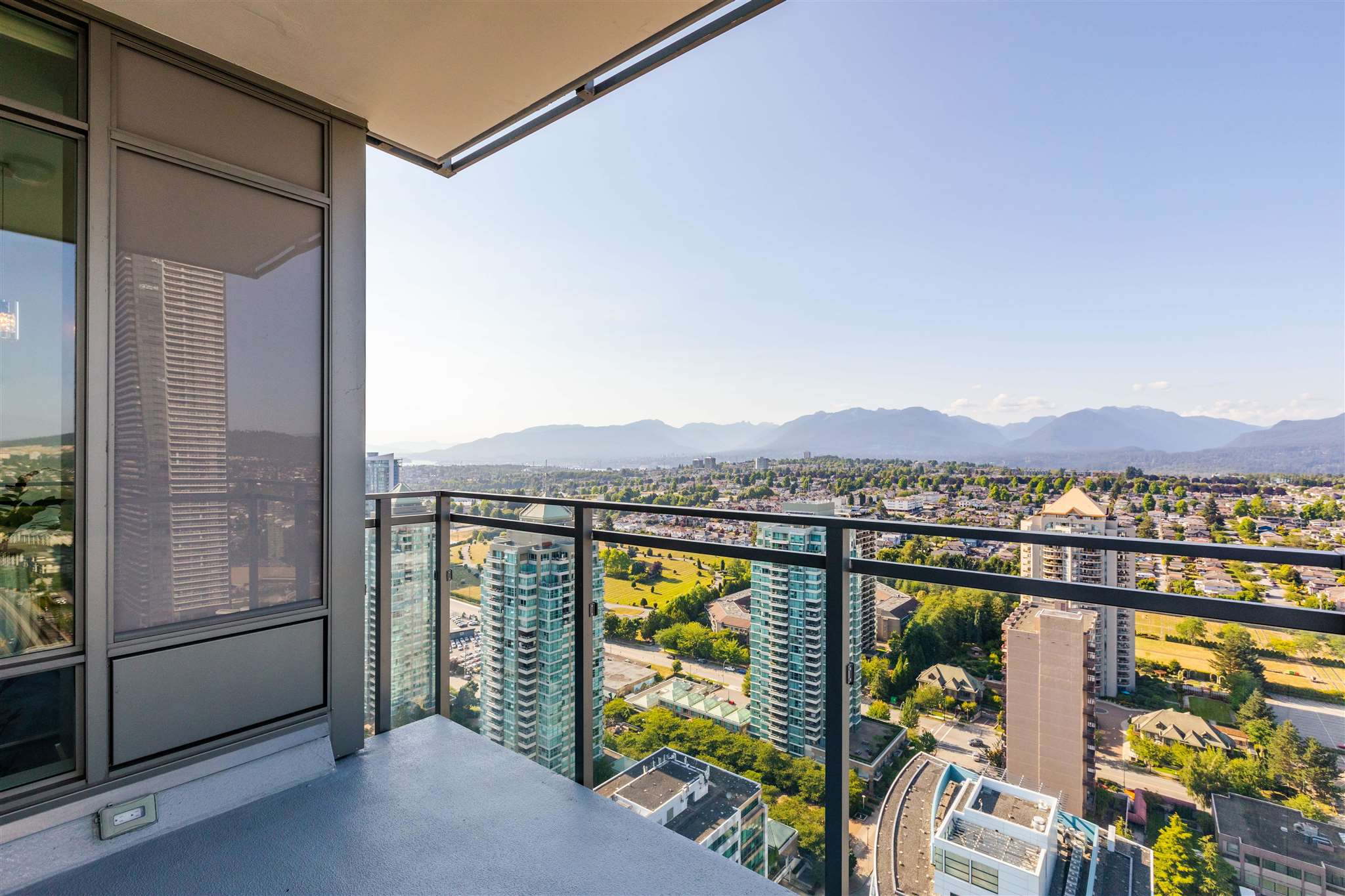 3304 2008 Rosser Avenue, Burnaby, BC, V5C 0H8 R2600479 Zare