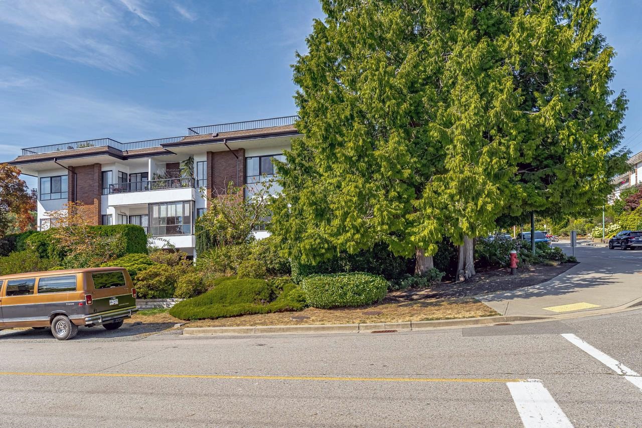 203 1319 Martin Street, White Rock, BC, V4B 3W6 • R2609463
