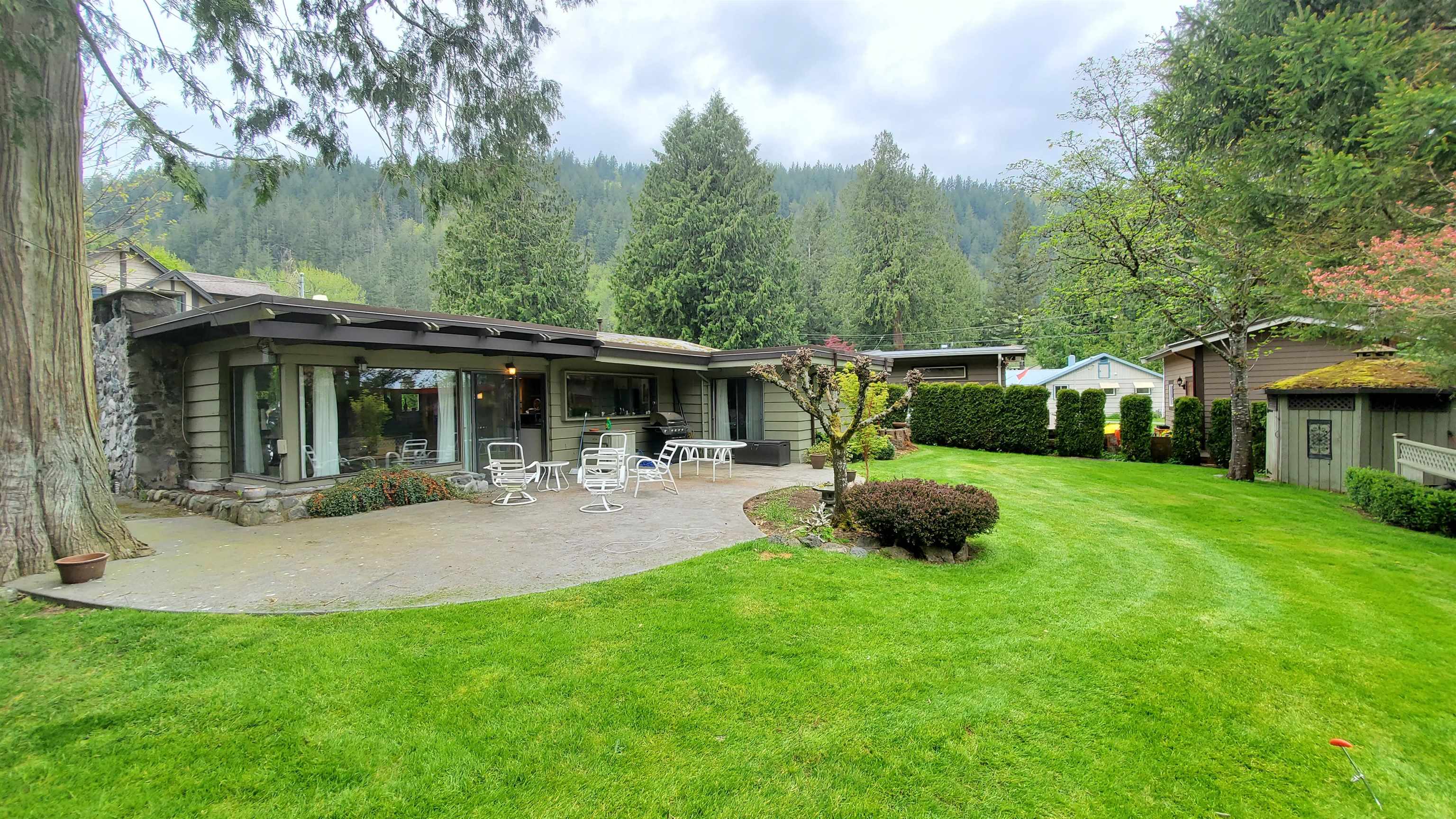 1954 Lindell Avenue, Lindell Beach, BC, V2R 4W6 R2612798 Adams Real