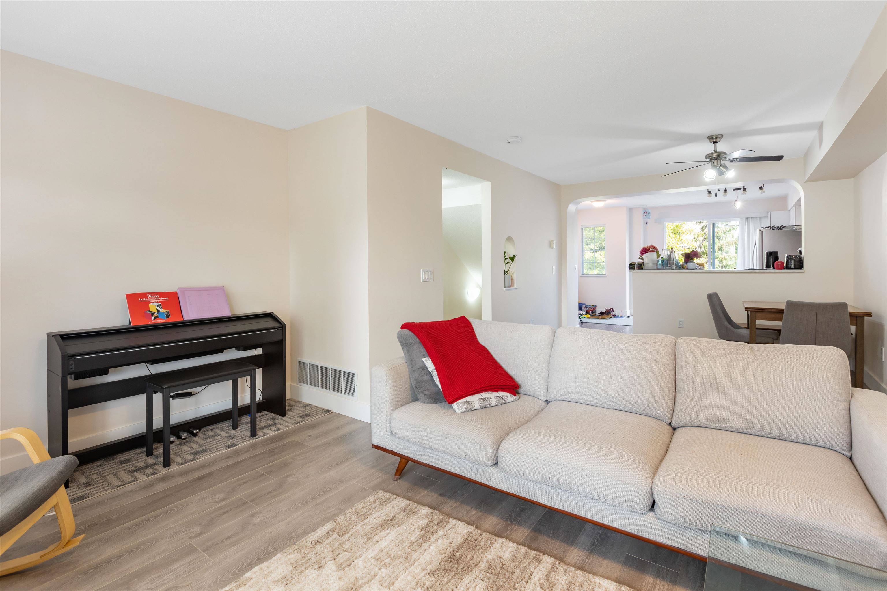 61 8775 161 Street, Surrey, BC, V4N 5G3 R2619292 Zare & Associates