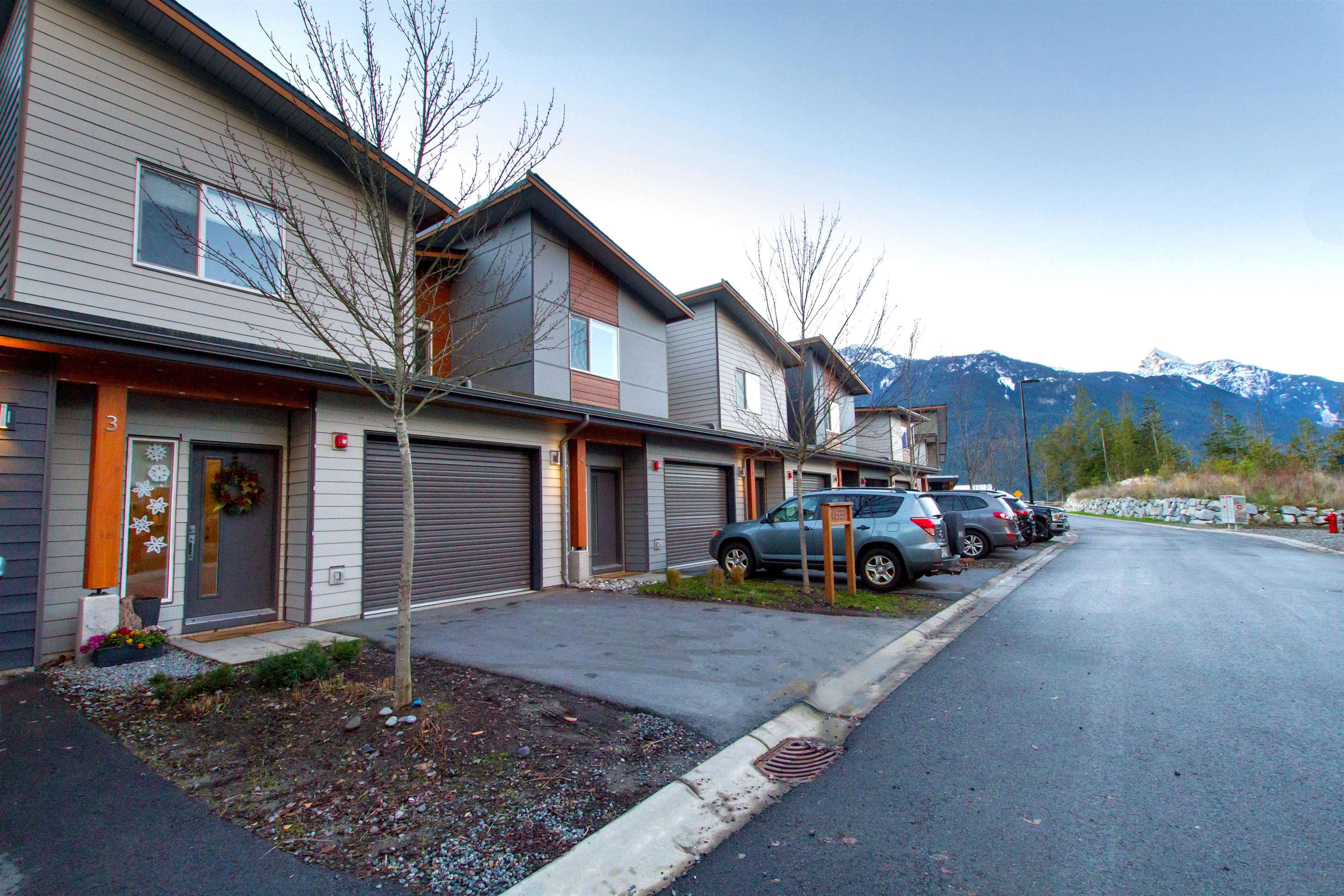 3 41333 Skyridge Place, Squamish, BC, V8B 0Y6 R2635192 Jenna