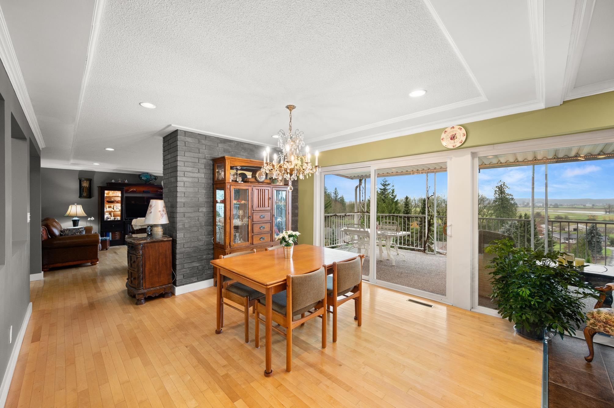 9985 Kenswood Drive, Chilliwack, BC, V2P 7N5 R2638283 Laura