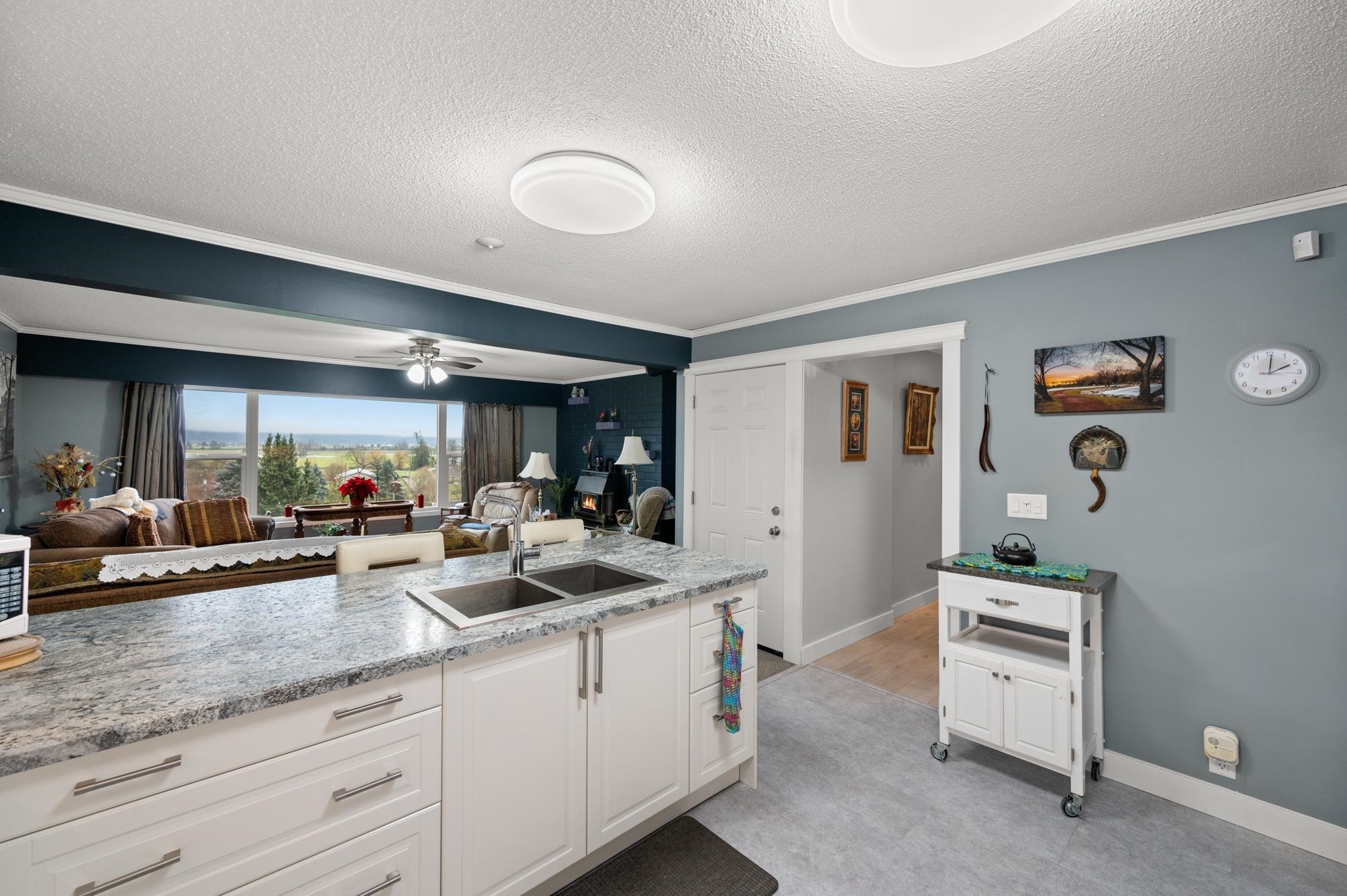 9985 Kenswood Drive, Chilliwack, BC, V2P 7N5 R2638283 Laura