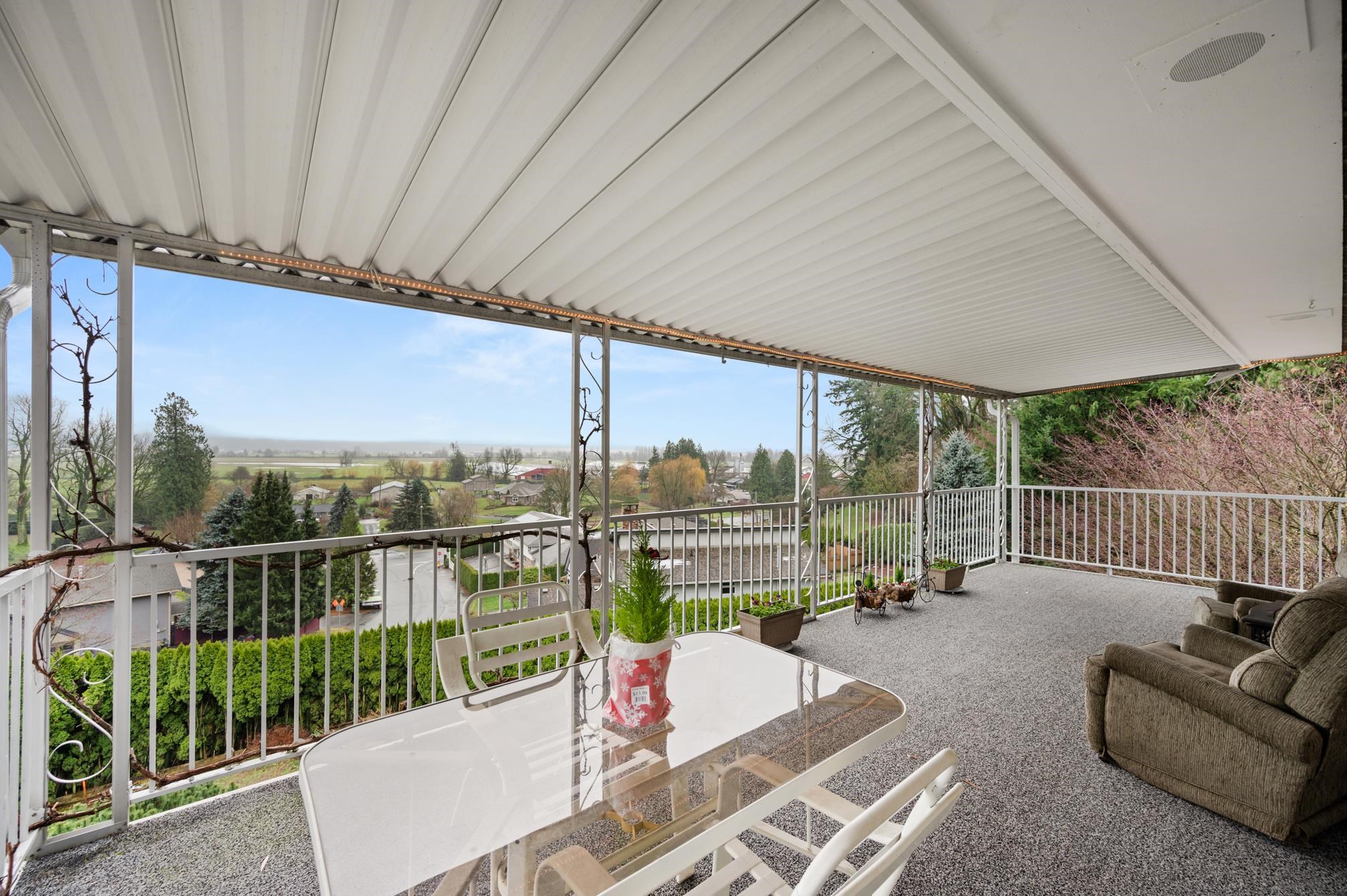 9985 Kenswood Drive, Chilliwack, BC, V2P 7N5 R2638283 Laura