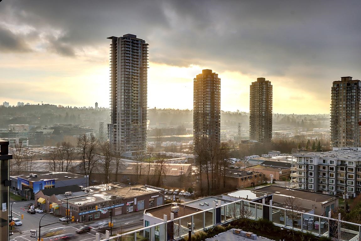 #902 2085 Skyline Court Burnaby BC V5C 0M6 R2643731 We Sell YVR Team
