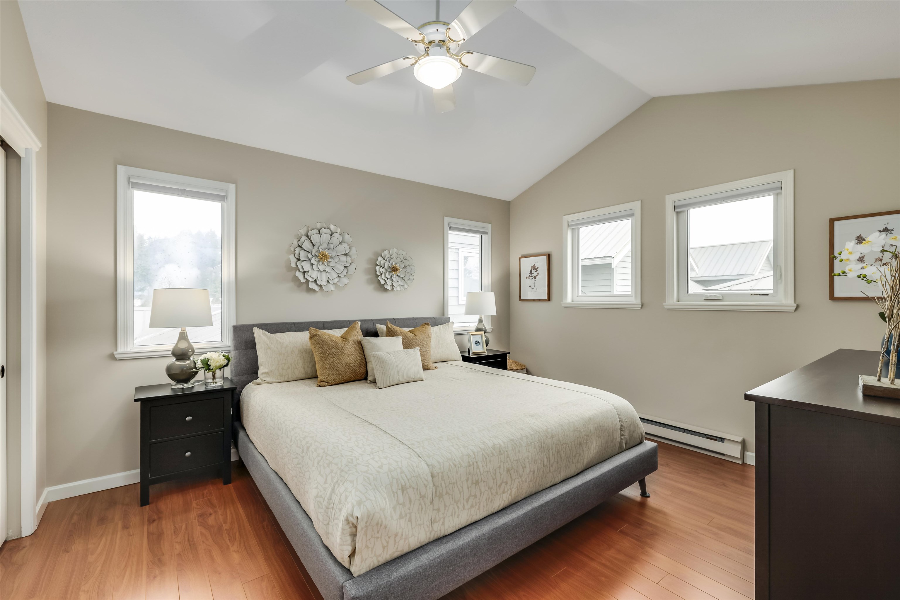 203 1518 Bowser Avenue, North Vancouver, BC, V7P 2Y3 R2647474