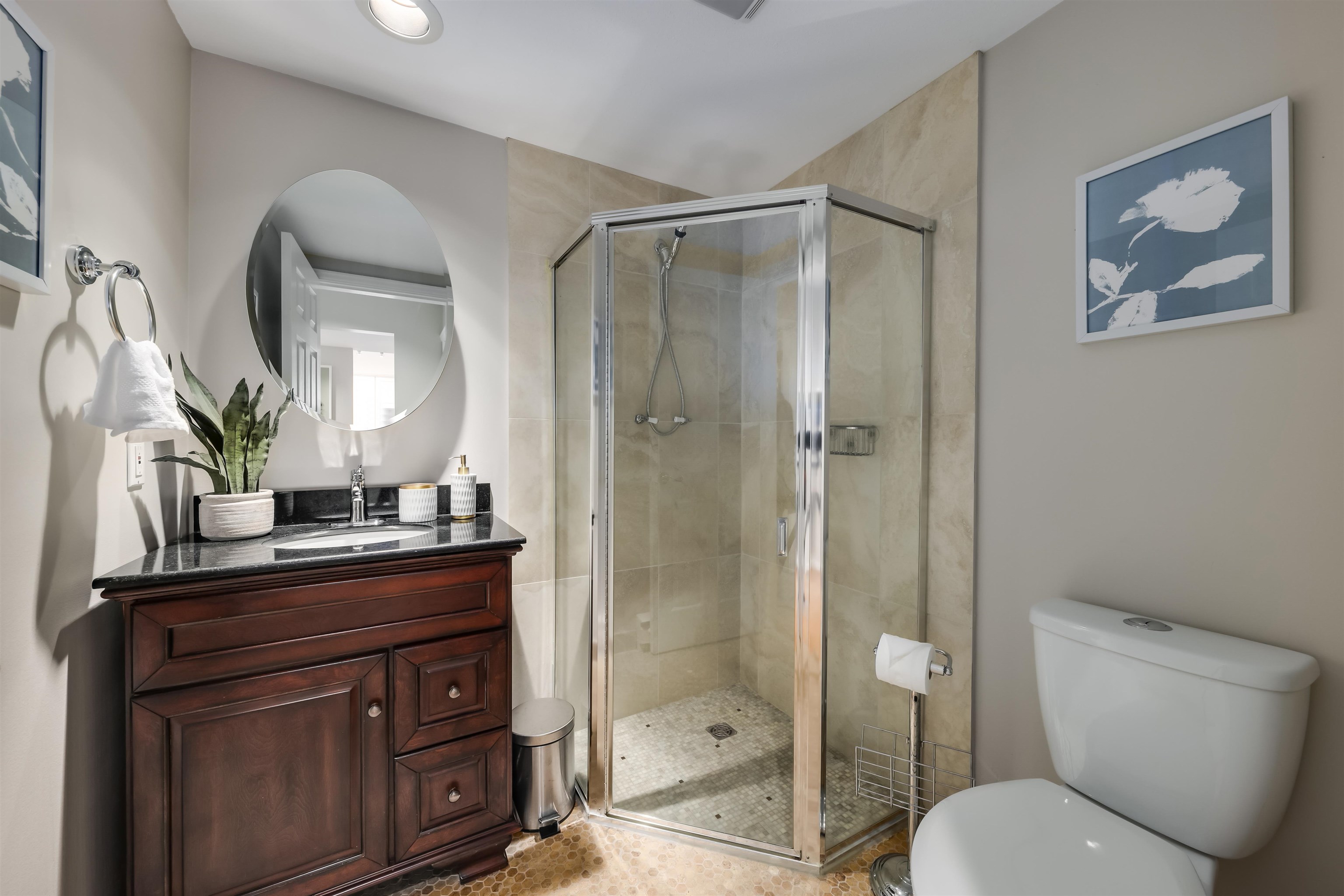 203 1518 Bowser Avenue, North Vancouver, BC, V7P 2Y3 R2647474