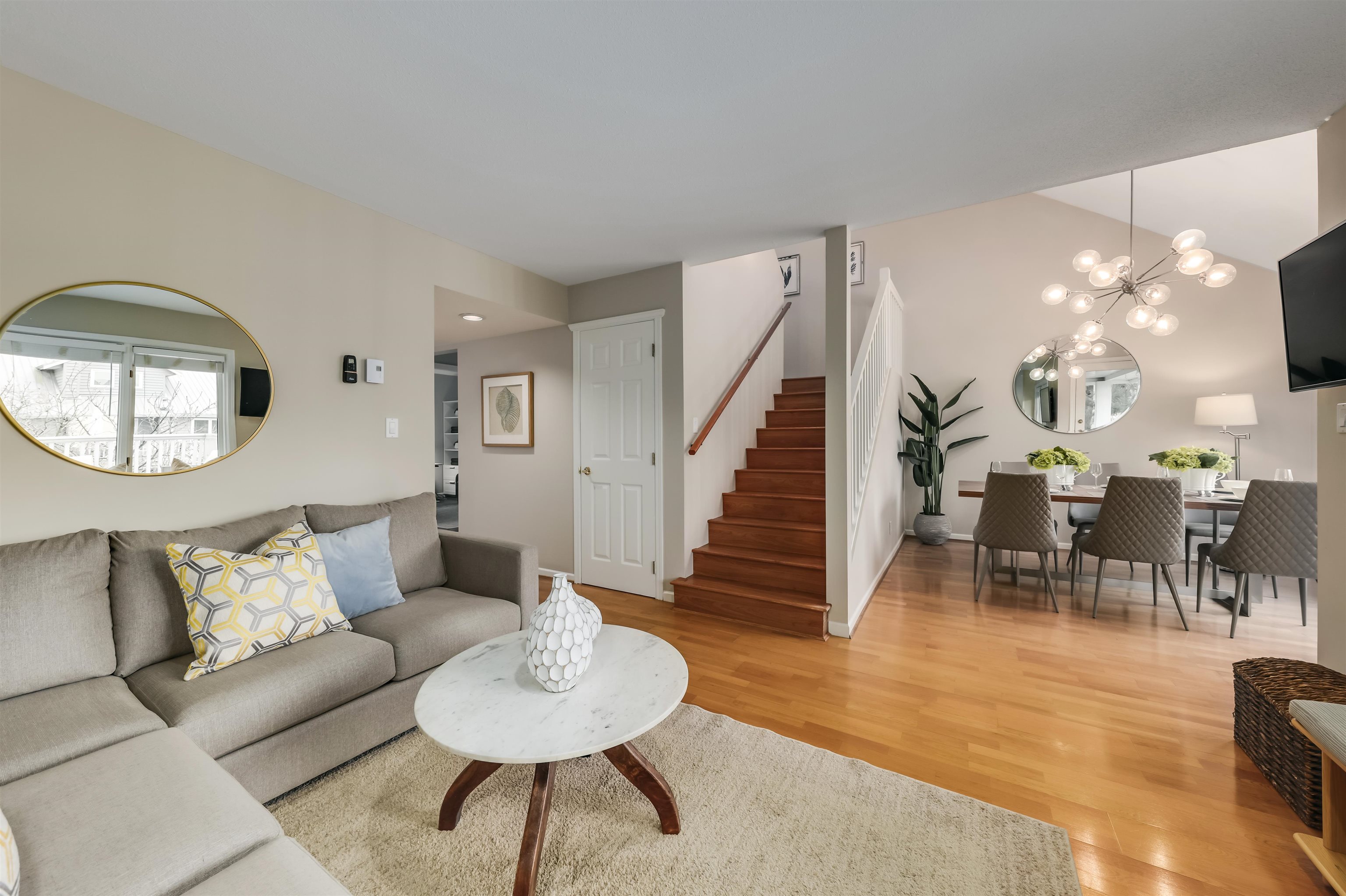 203 1518 Bowser Avenue, North Vancouver, BC, V7P 2Y3 R2647474