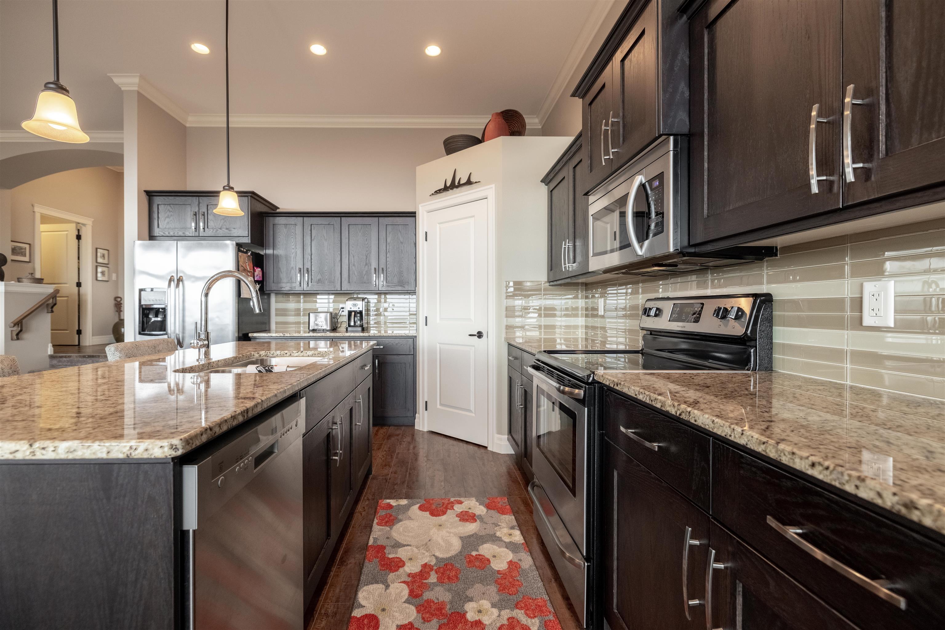 47121 Macfarlane Place, Chilliwack, BC, V2R 0P3 R2651973 Brennan Bates