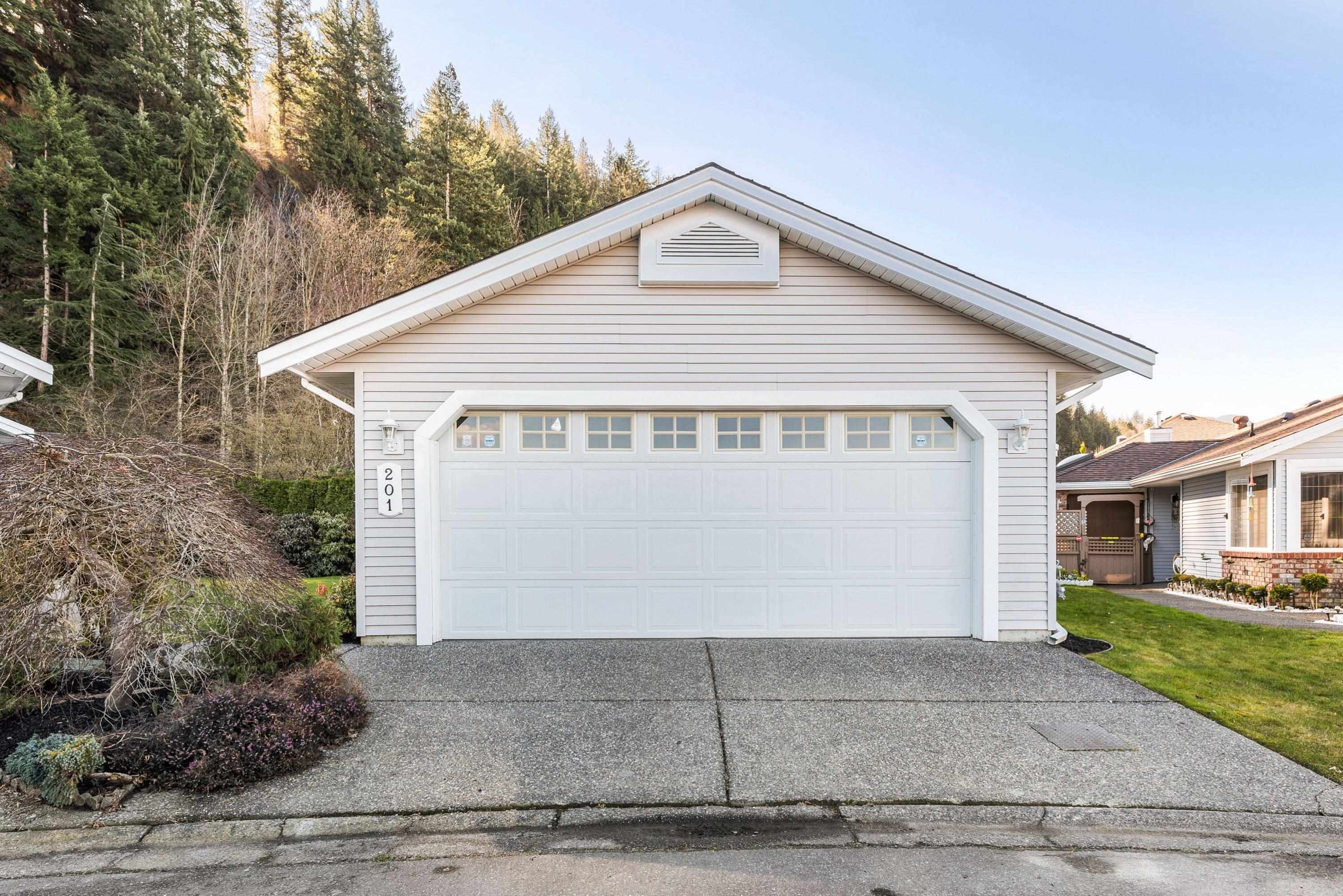 201 6001 Promontory Road, Chilliwack, BC, V2R 3E3 R2662270 Sarah