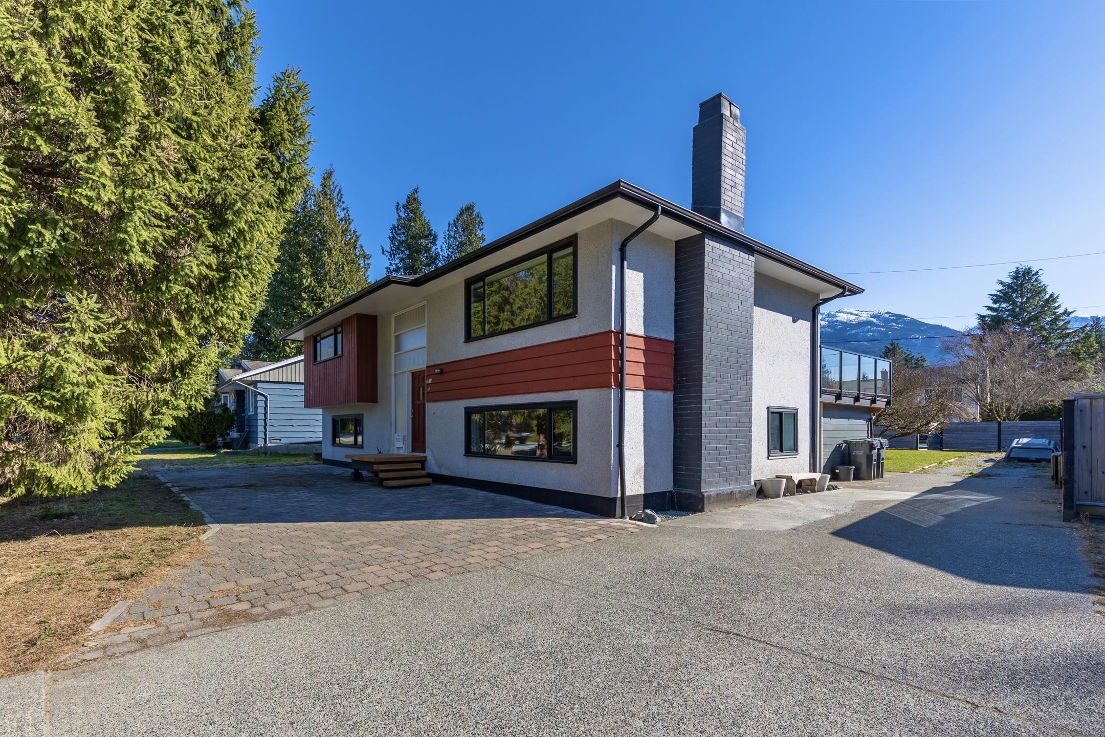 2000 Garibaldi Way, Squamish, BC, V7H 2N9 R2665694 David Wiebe Real