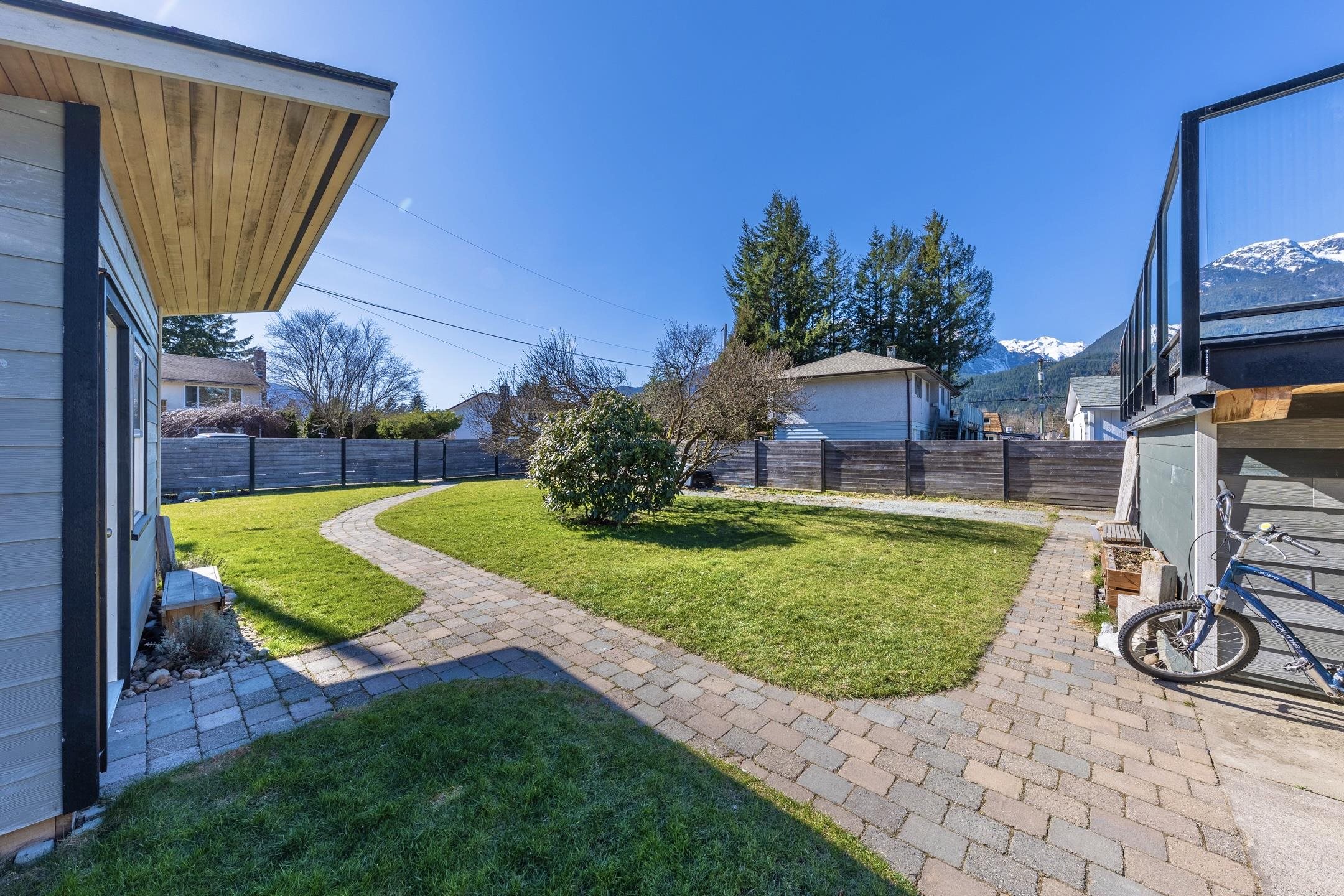 2000 Garibaldi Way, Squamish, BC, V7H 2N9 R2665694 David Wiebe Real