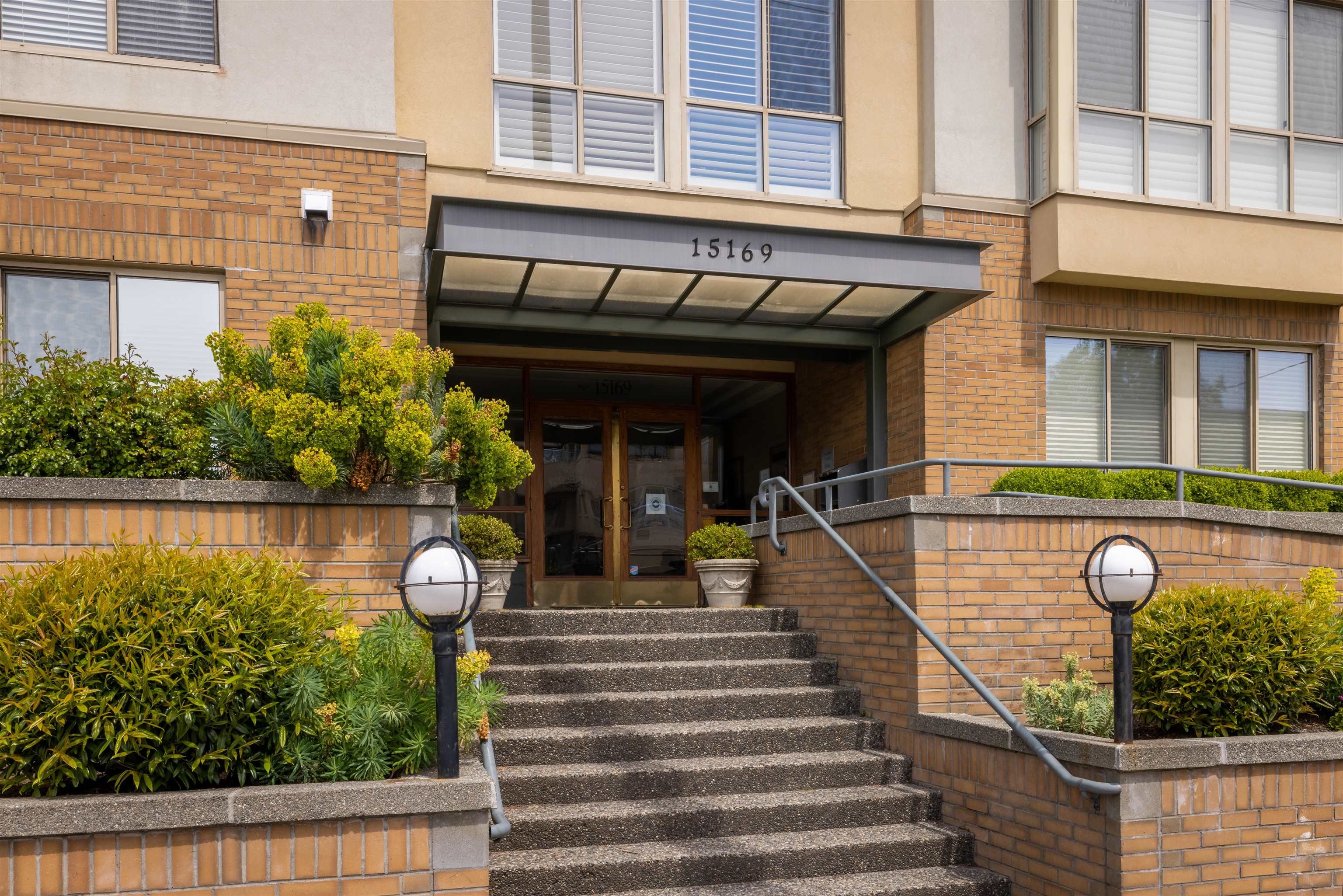 303 15169 Buena Vista Avenue, White Rock, BC, V4B 1Y2 R2697336