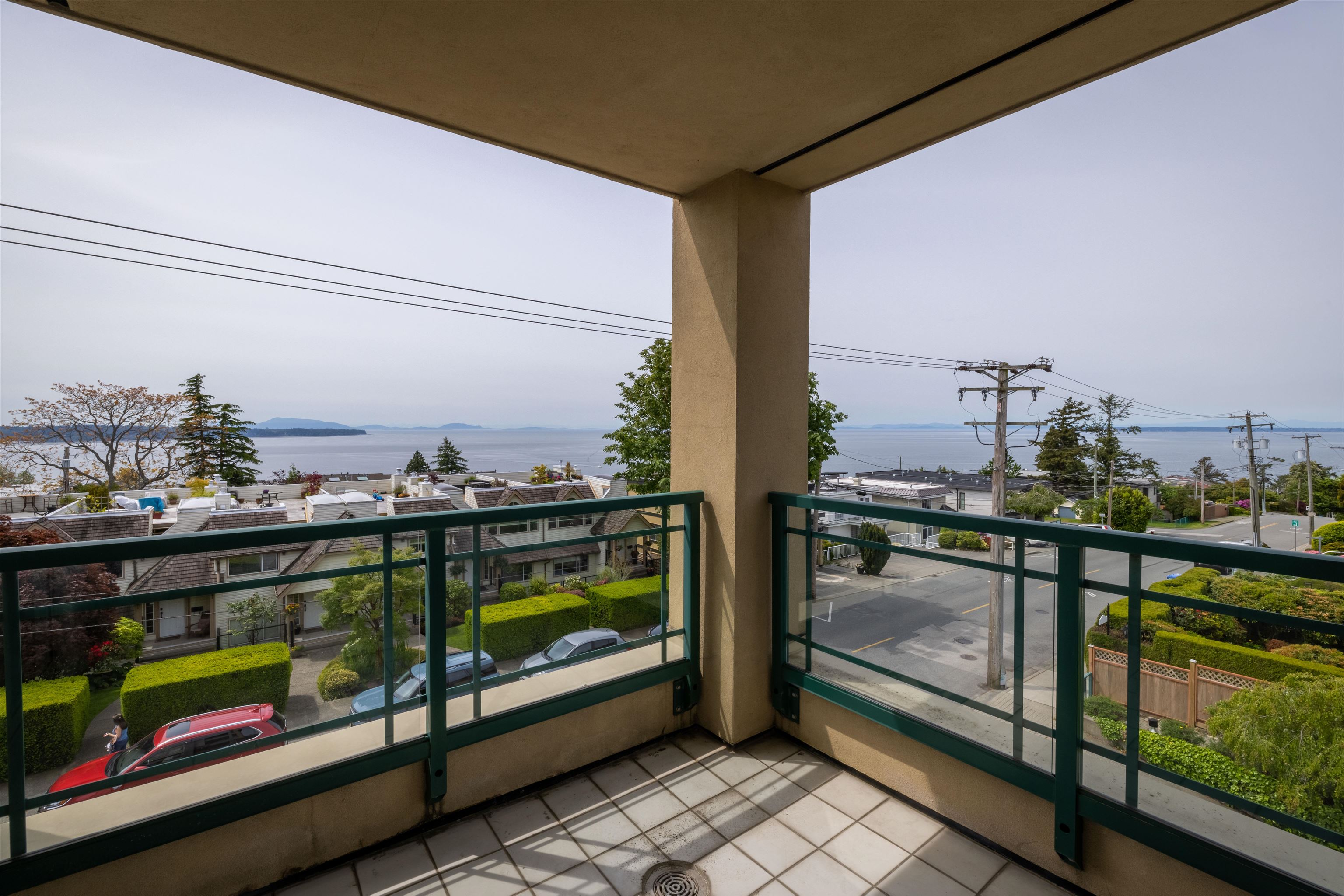 303 15169 Buena Vista Avenue, White Rock, BC, V4B 1Y2 R2697336
