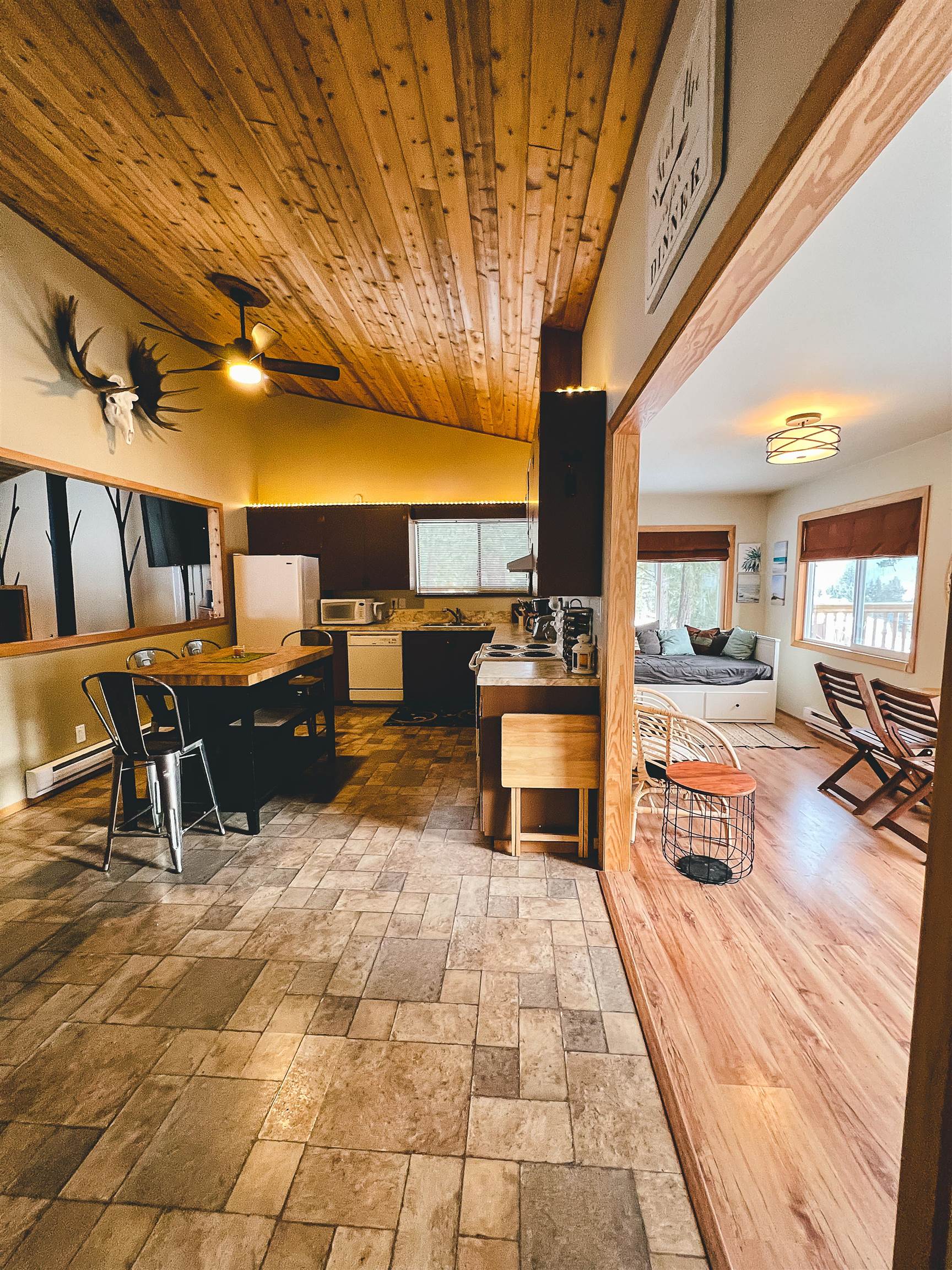 3062 Loon Lake Road, No City Value, BC, V0K 1H1 R2719638 Jag and