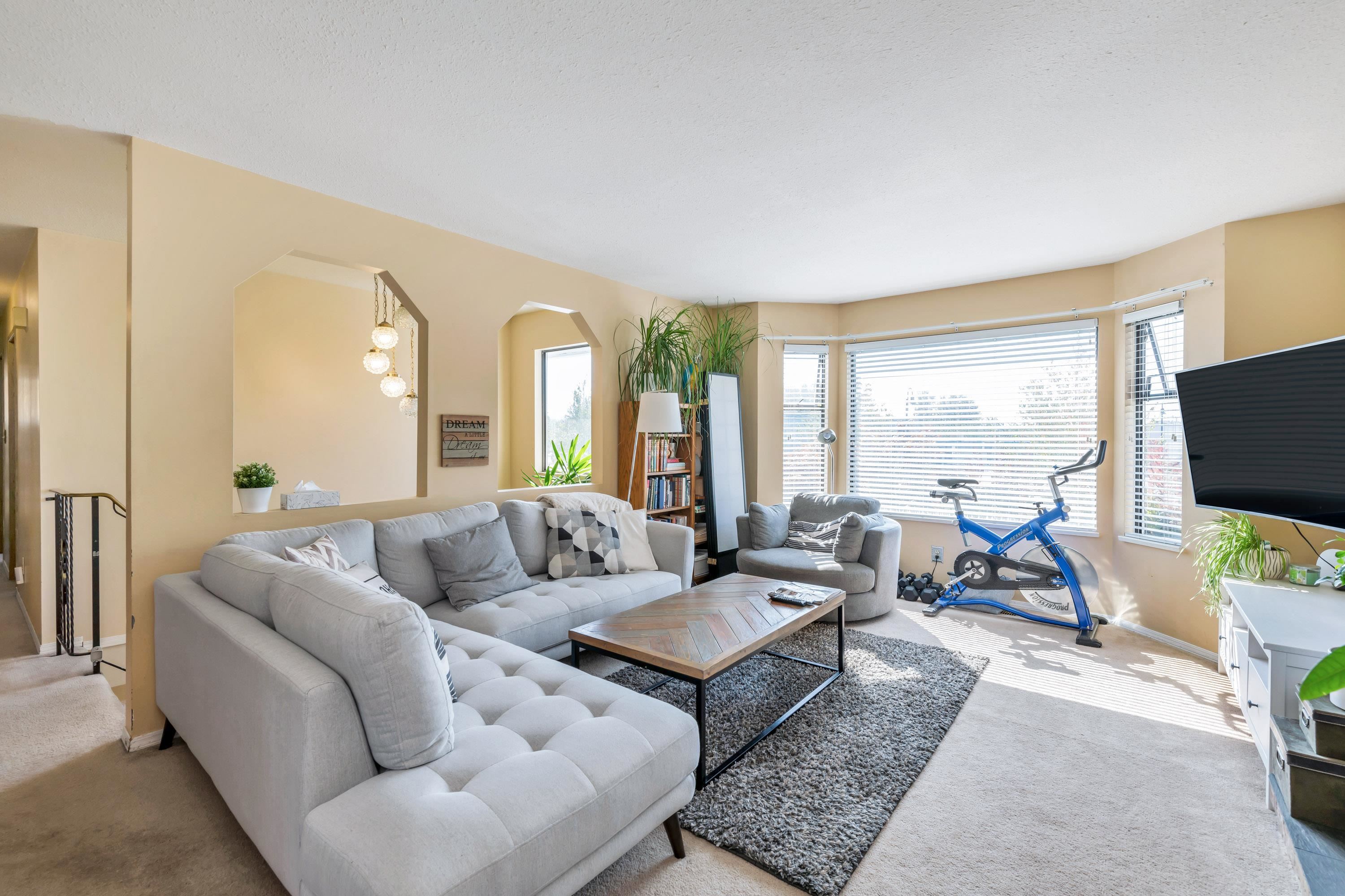 31129 Gardner Avenue, Abbotsford, BC, V2T 5E1 R2722235 Angela