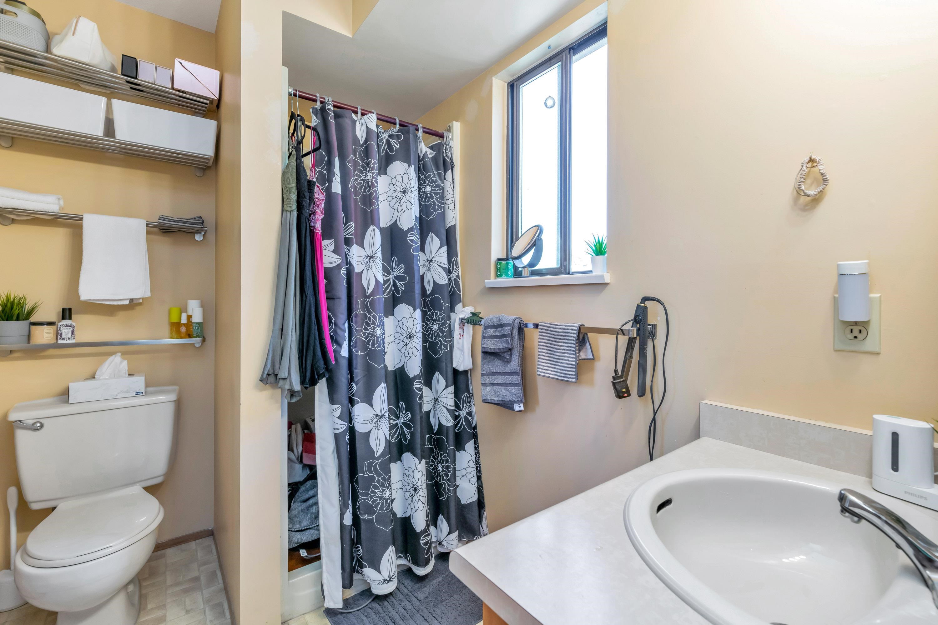 31129 Gardner Avenue, Abbotsford, BC, V2T 5E1 R2722235 Angela