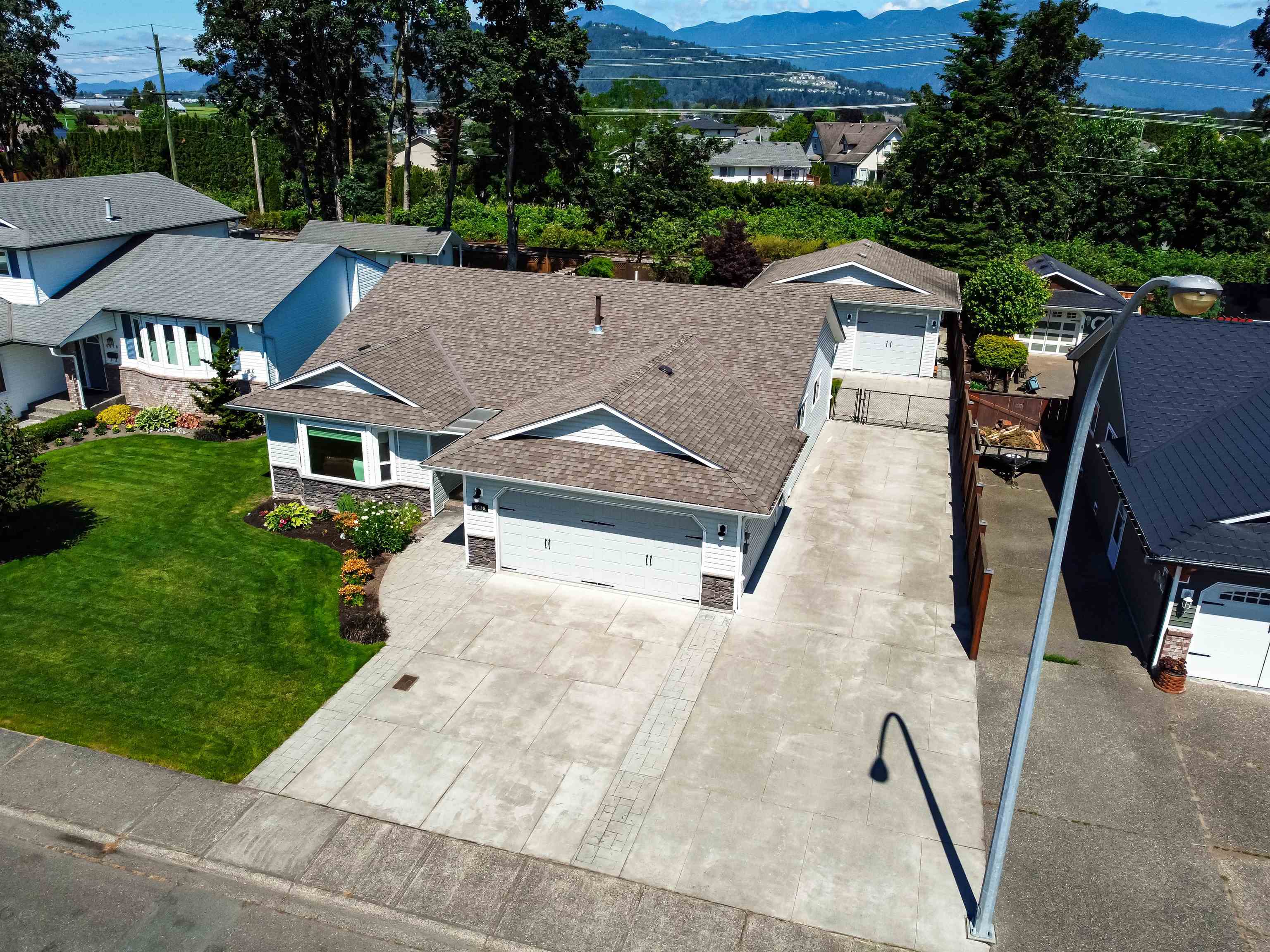 6976 Coach Lamp Drive, Chilliwack, BC, V2R 2Y7 R2729395 Sarah Toop