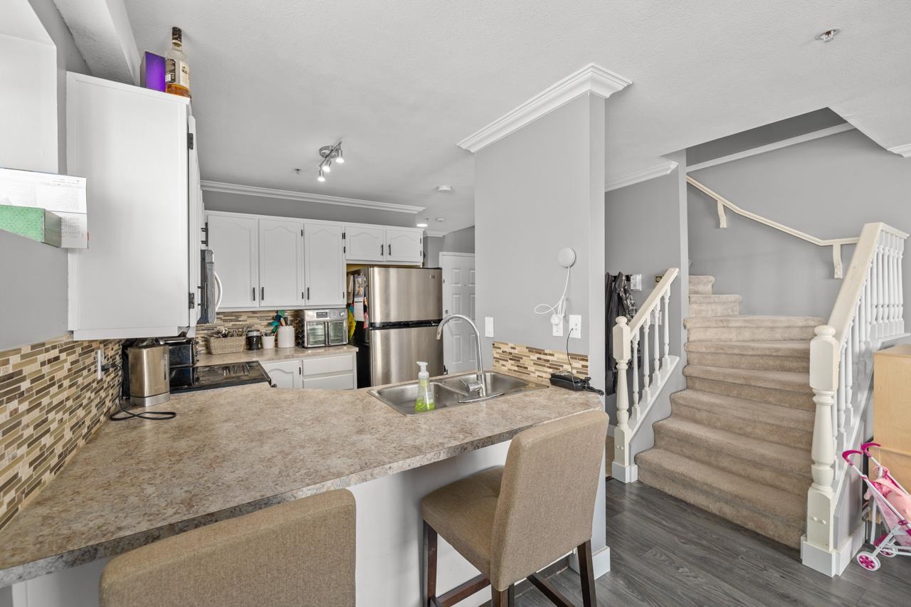 211 22356 McIntosh Avenue, Maple Ridge, BC, V2X 3C1 R2730475 Dawar