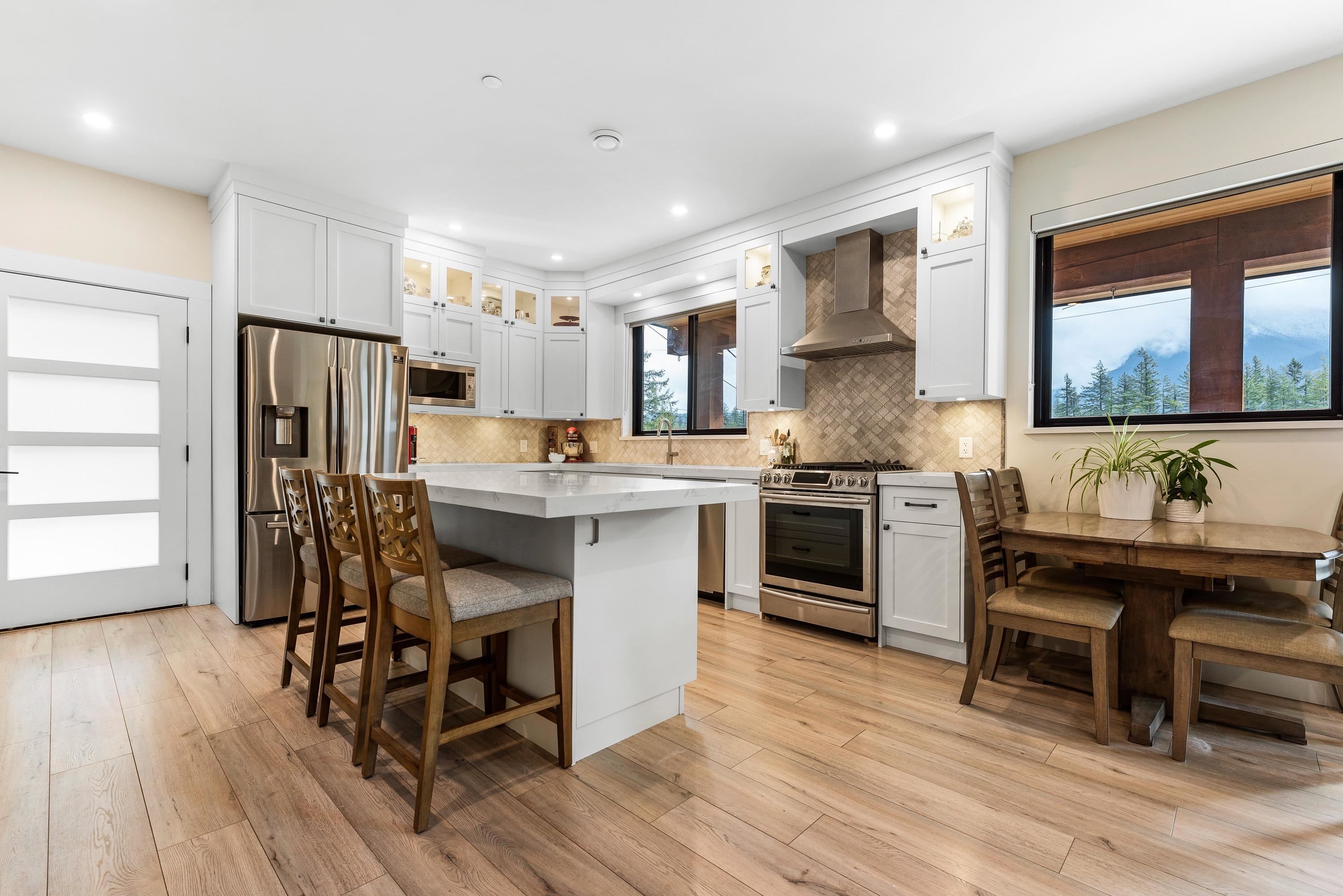 309 Munroe Avenue, Cultus Lake, BC, V2R 5A2 R2748150 Sarah Toop Personal Real Estate Corporation