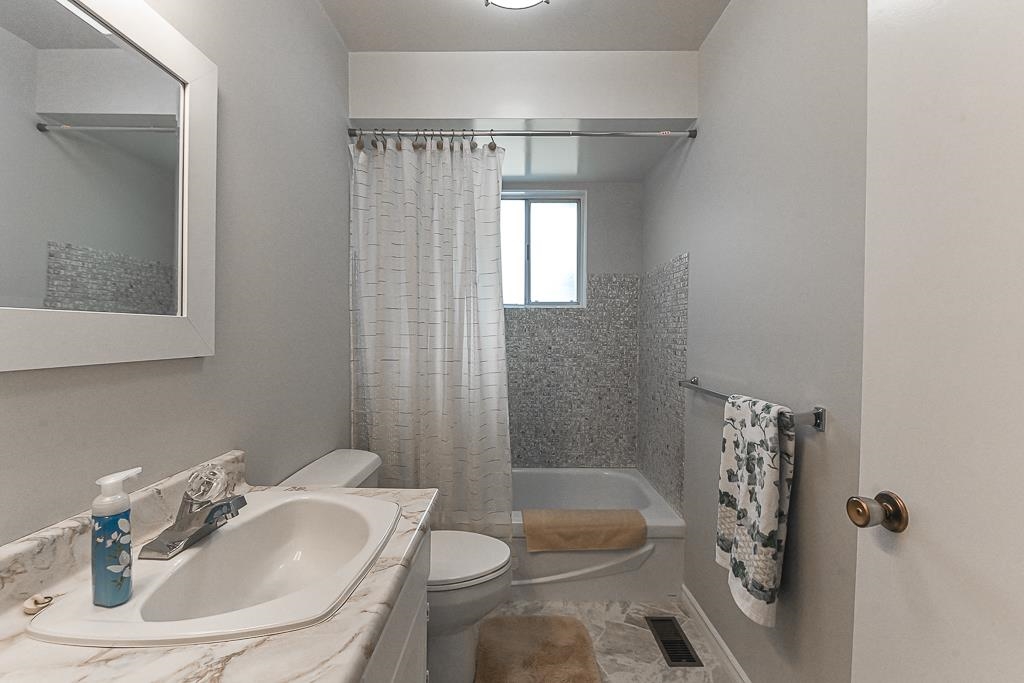 1935 Lynn Avenue, Abbotsford, BC, V2S 1C7 R2765502 Susanne Walton