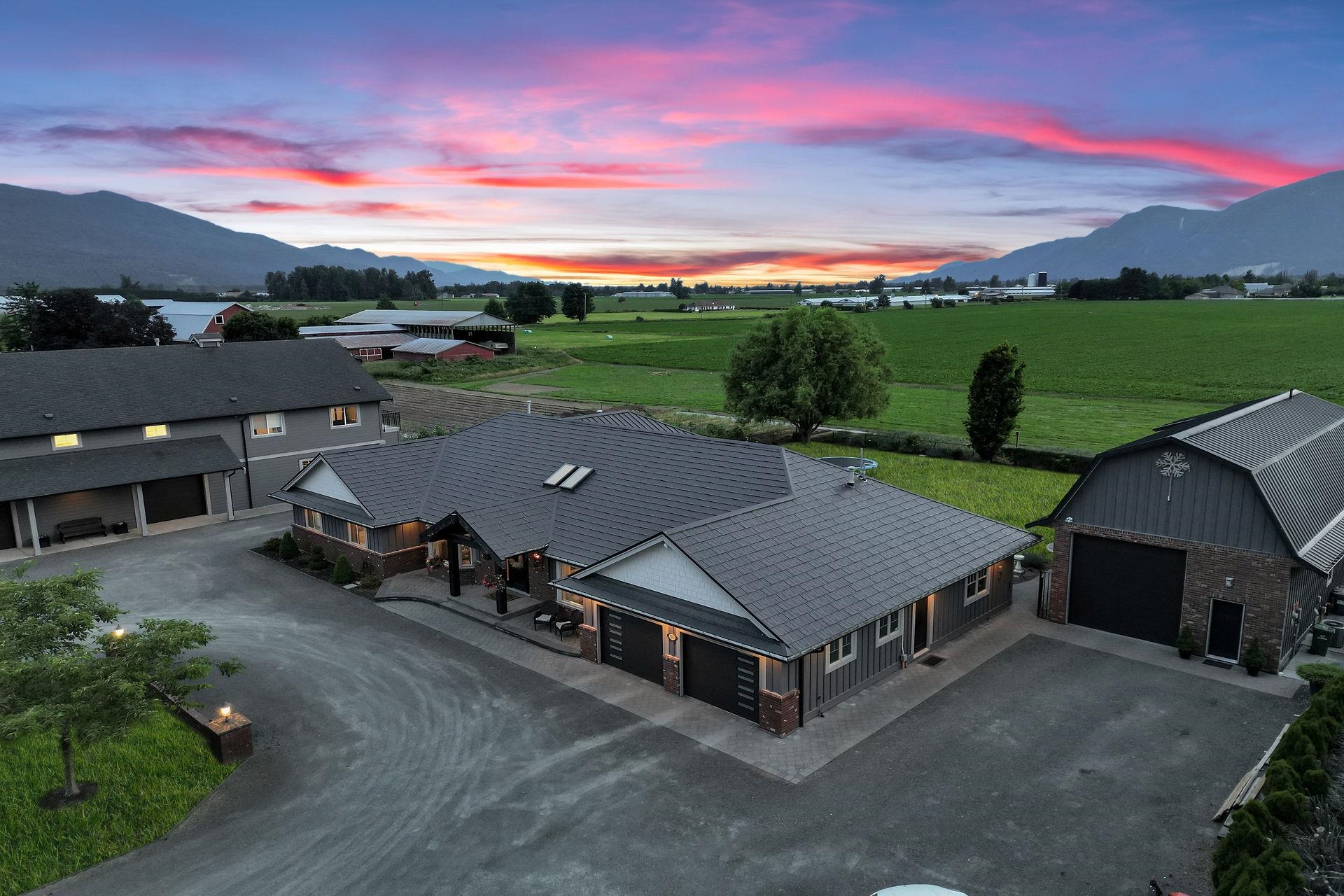 7211 Lickman Road, Sardis Greendale, BC, V2R 4A8 R2786639 Sarah