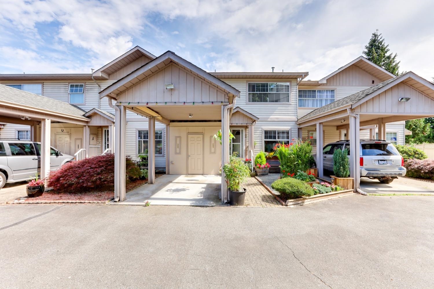 2, 20484 53 Avenue, Langley, BC, V3A 7S1 R2800125 ROSTAS + CADEZ