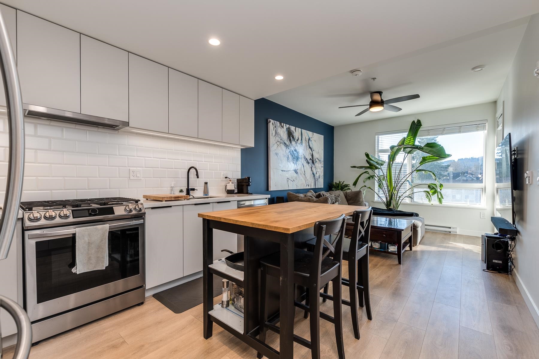 414, 3018 St Street, Port Moody, BC, V3H 0L4 R2854012