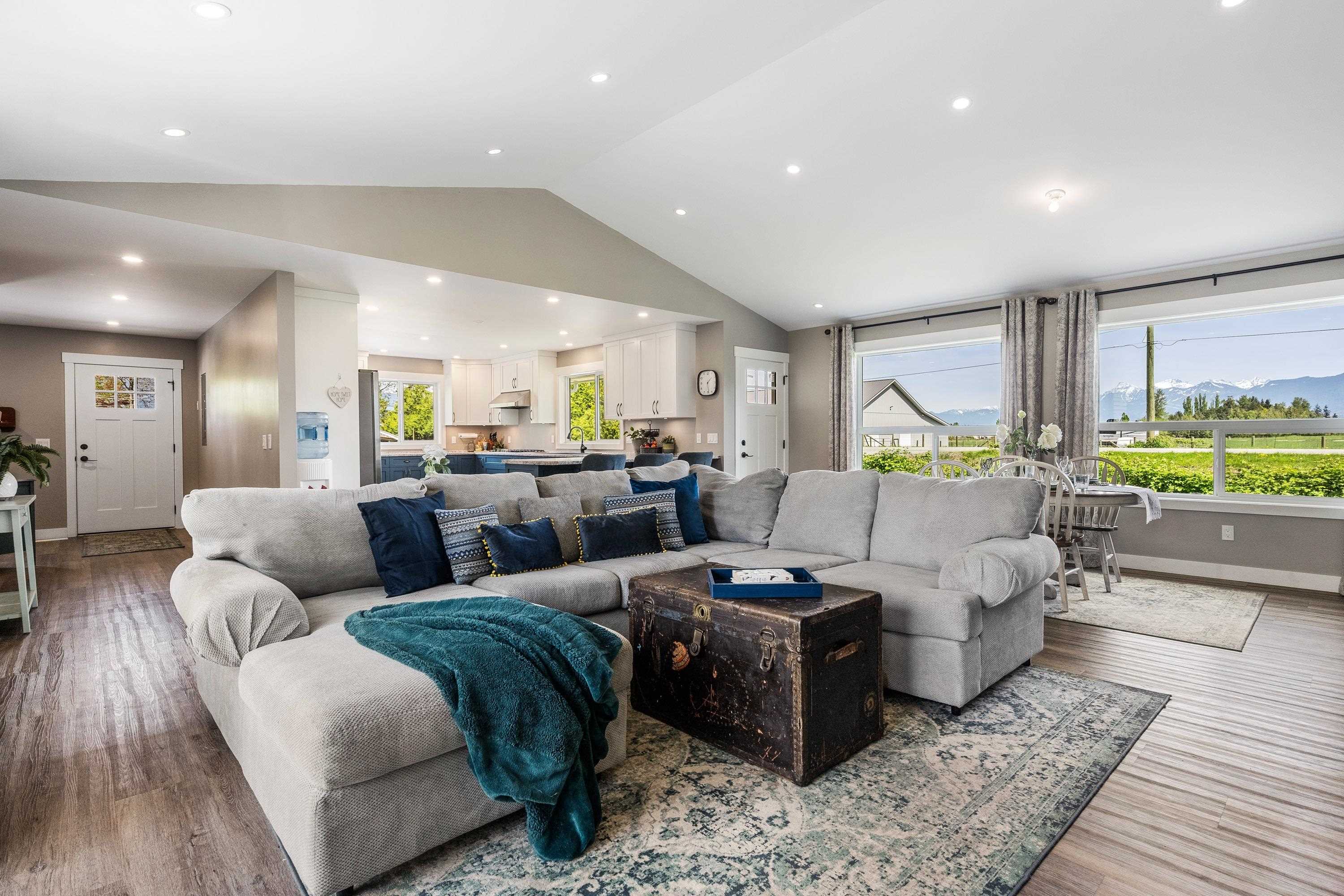 6225 Chadsey Road, Sardis Greendale, BC, V2R 4P2 R2874712 Sarah