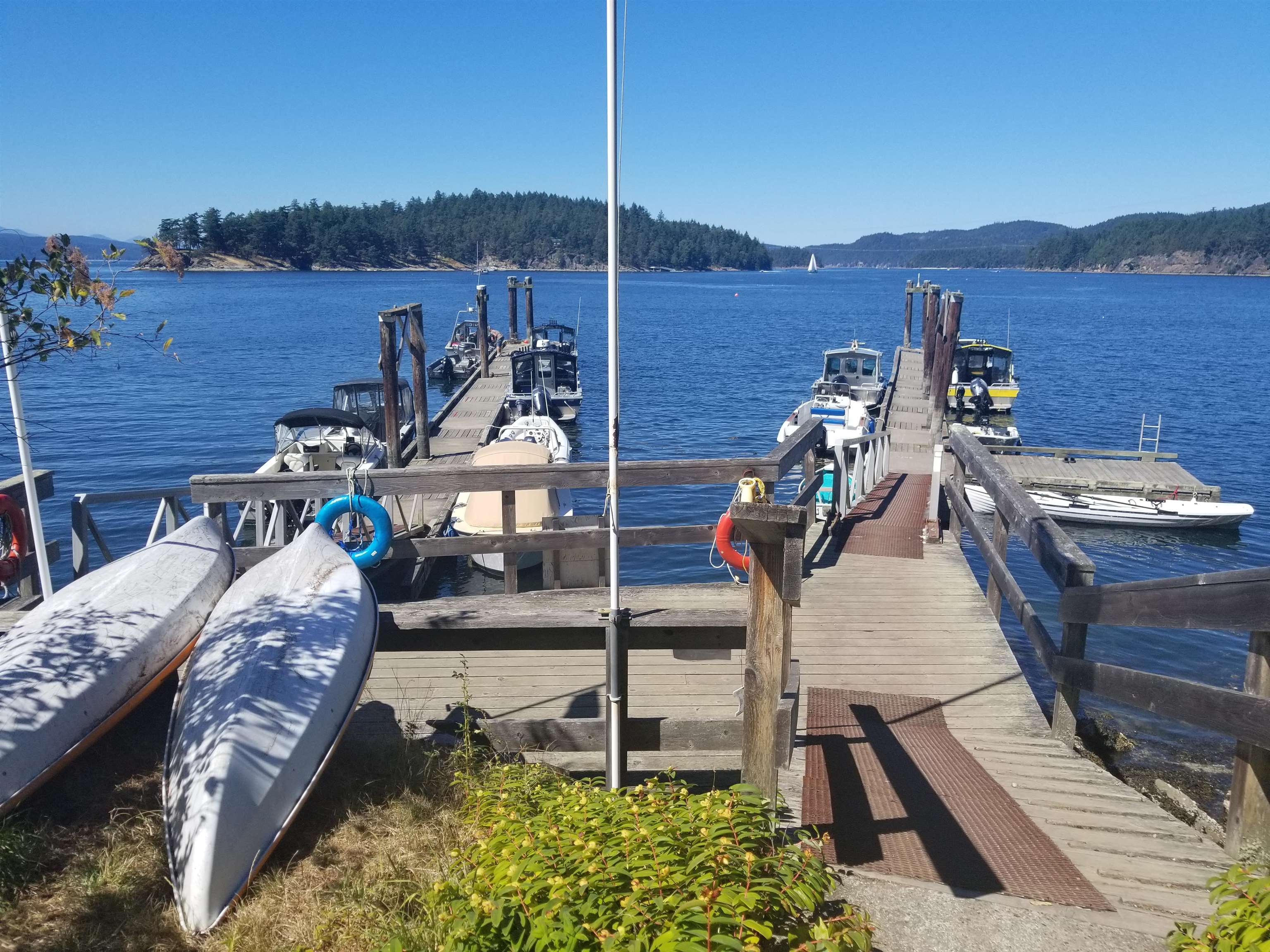 150 Rainsford Road, Galiano Island, BC, V0N 1P0 R2886856 Pilar