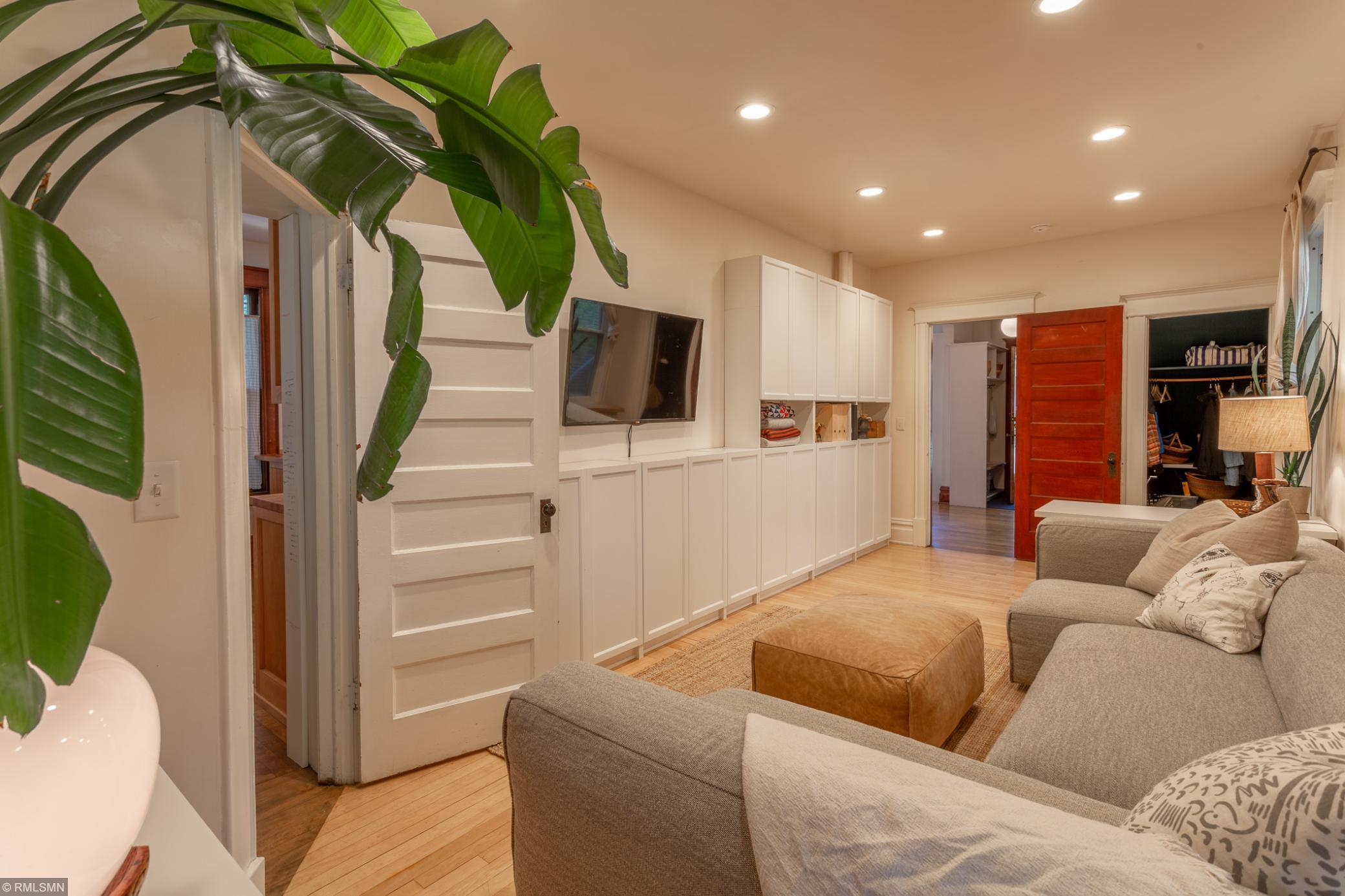 2620-e-22nd-street-minneapolis-mn-55406-5622728-anderson-realty