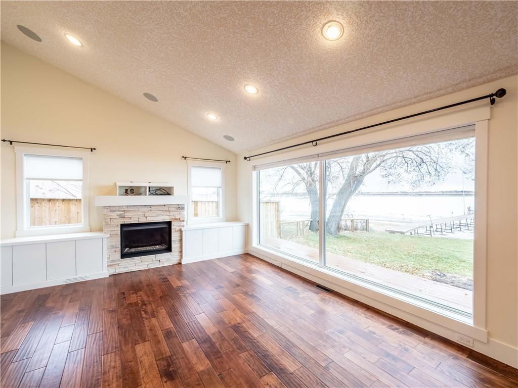 1077 East Chestermere Drive, Chestermere, AB, T1X 1A9 C4274561