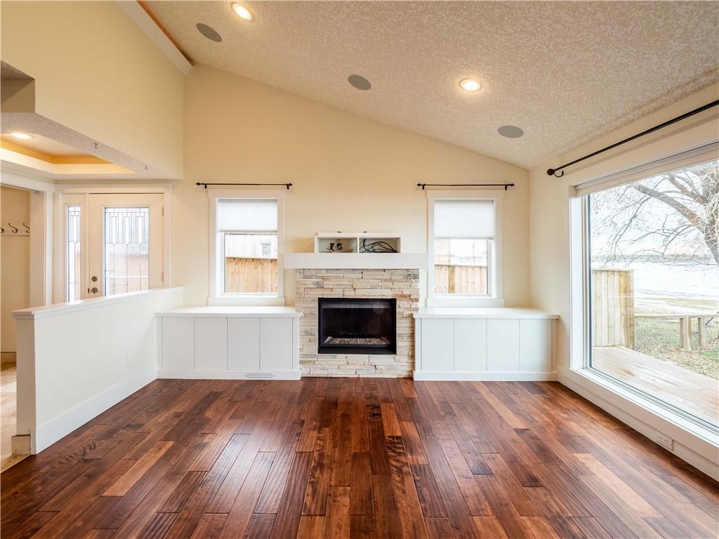 1077 East Chestermere Drive, Chestermere, AB, T1X 1A9 C4274561