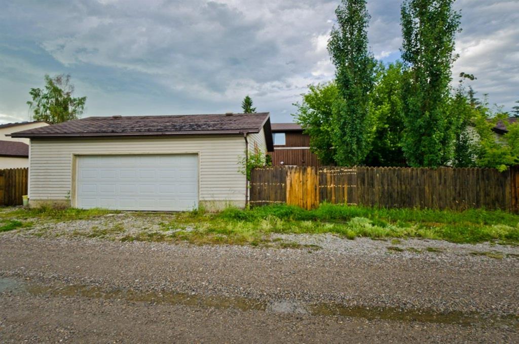 29 Brentwood Drive, Strathmore, AB C4290665 Michelle Eldjarnson