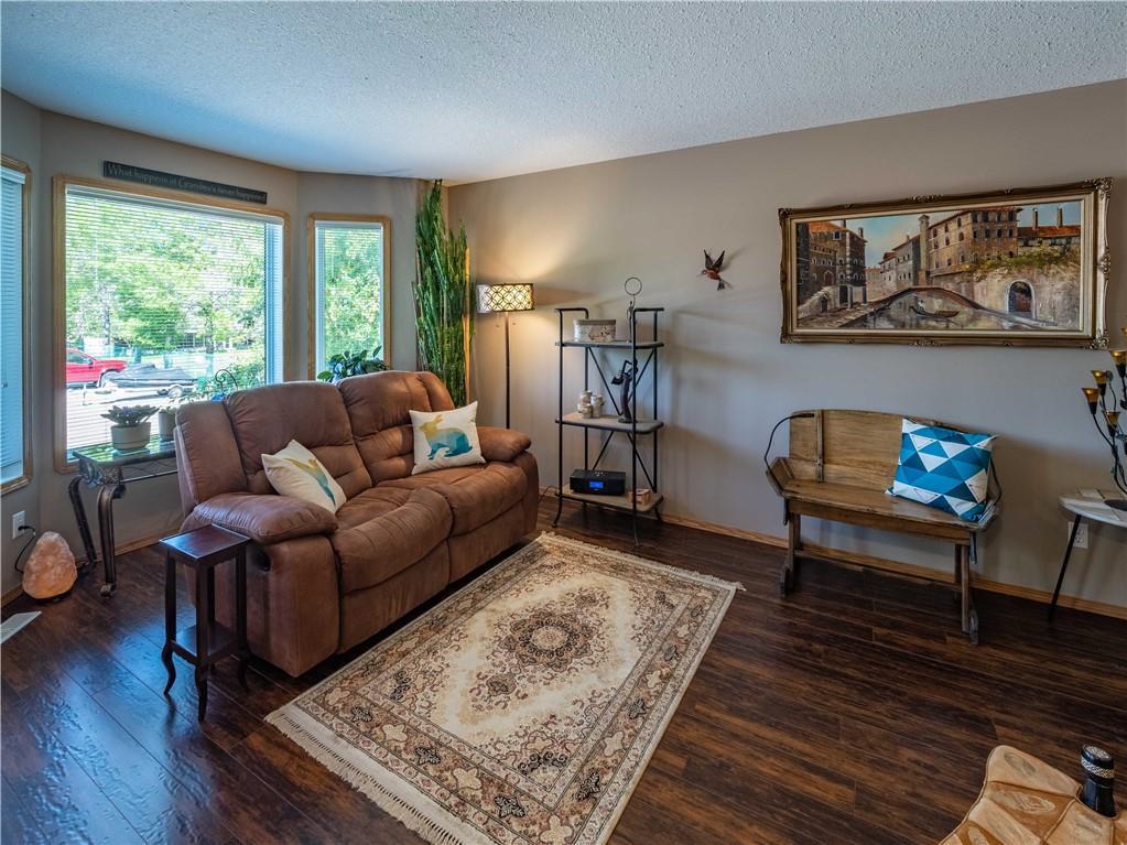 205 30 Wellington Cove, Strathmore, AB, T1P 1Z4 C4301812 Heart